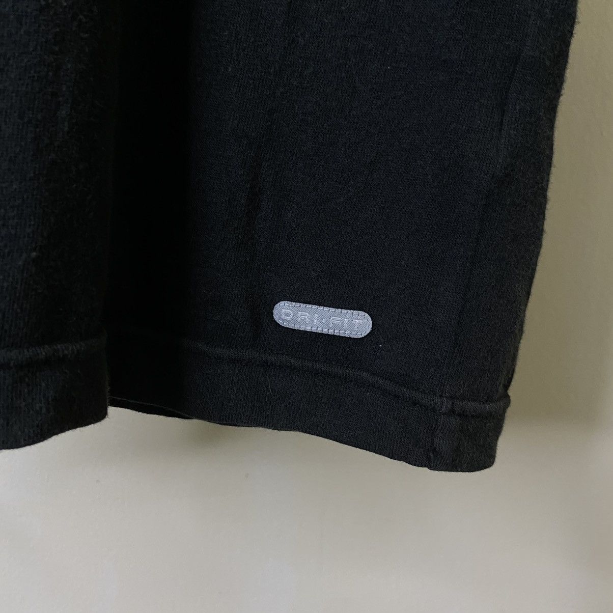 Nike Vintage 2000s Nike Sneakers Fetish Faded Black T Shirt Size US L / EU 52-54 / 3 - 3 Thumbnail