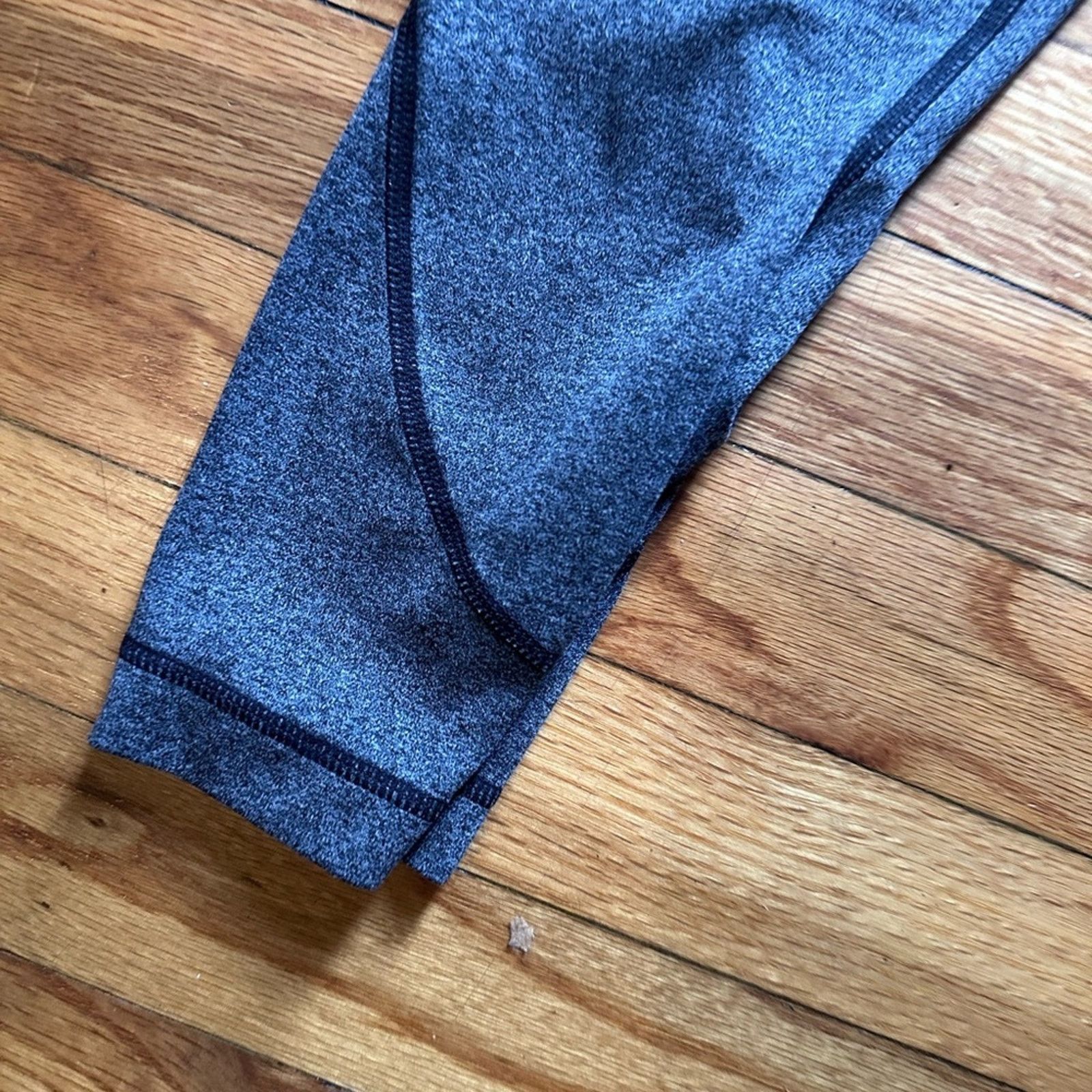 Athleta Athleta Capri Grey Leggings Size 27" / US 4 / IT 40 - 2 Thumbnail