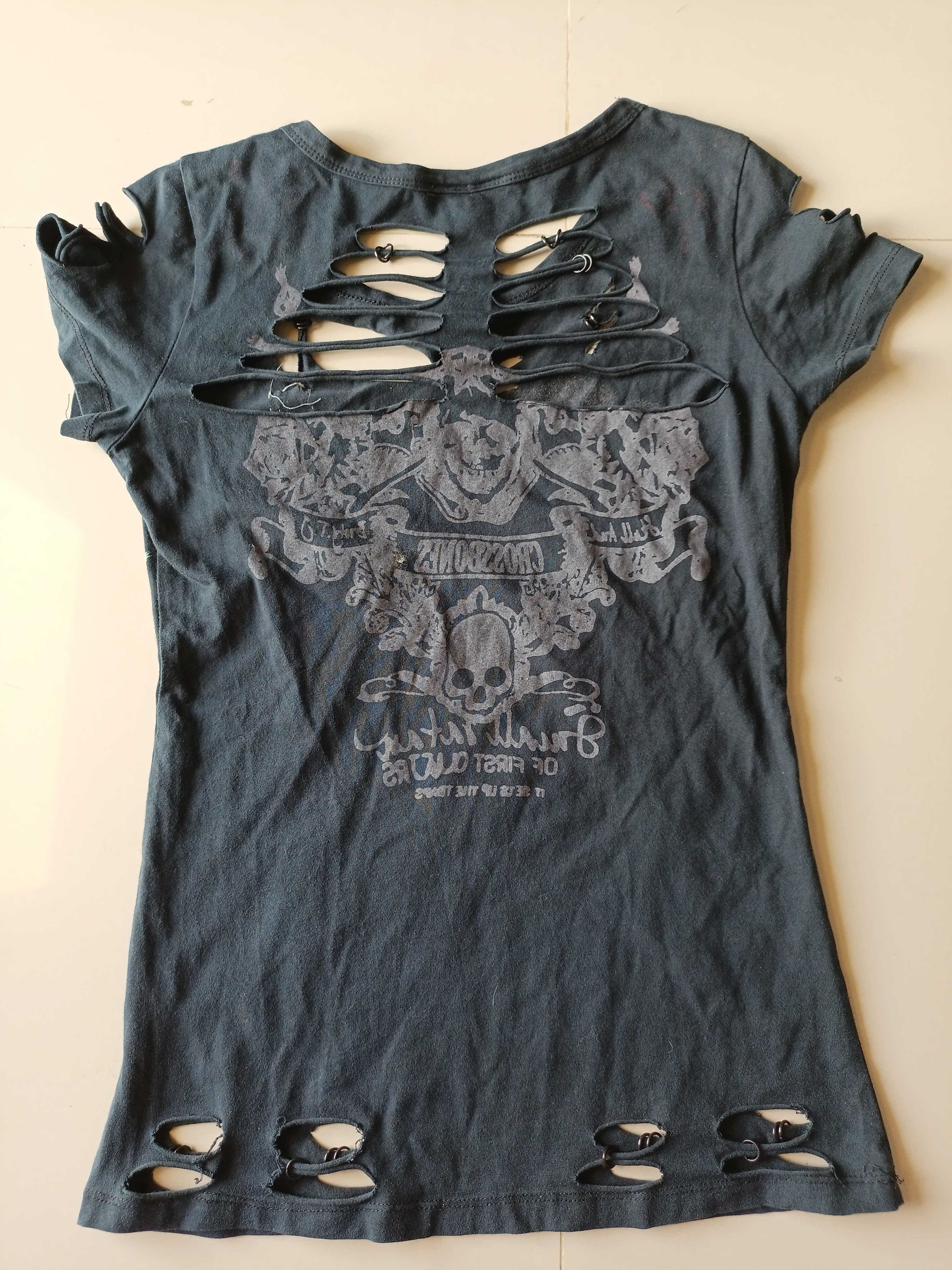 Vintage Crossbonez Distressed Skull Short Sleeve Strict TShirt Size US M / EU 48-50 / 2 - 22 Thumbnail