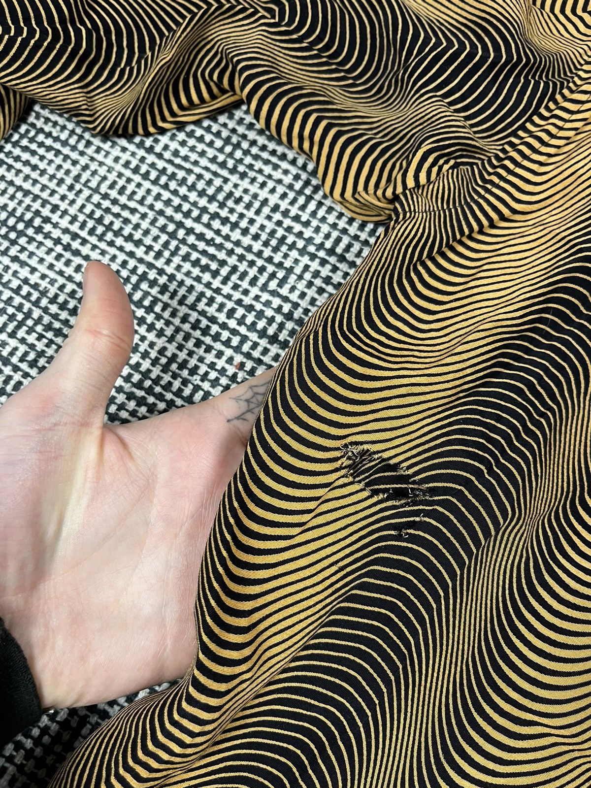 Japanese Brand × Vintage Vintage optic illusion silk oversized shirt jpg style Size US XL / EU 56 / 4 - 4 Thumbnail