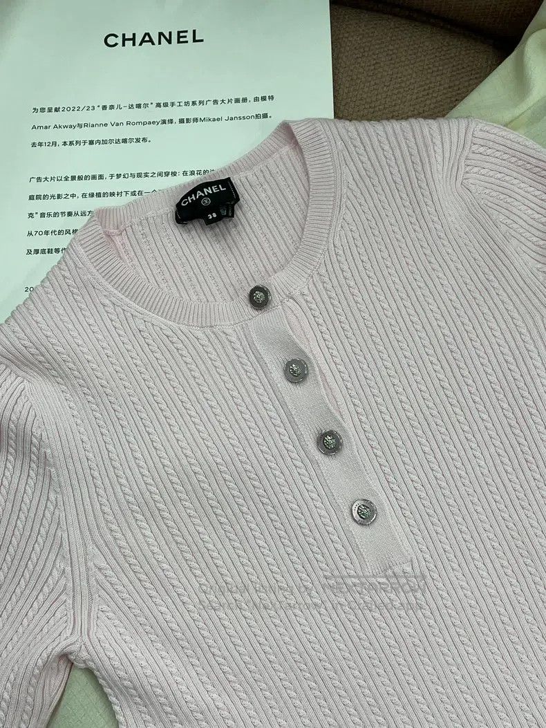 Chanel Chanel 22P Pink Knitted Lion Buckle Double C Short Sleeve Size XS / US 0-2 / IT 36-38 - 2 Thumbnail