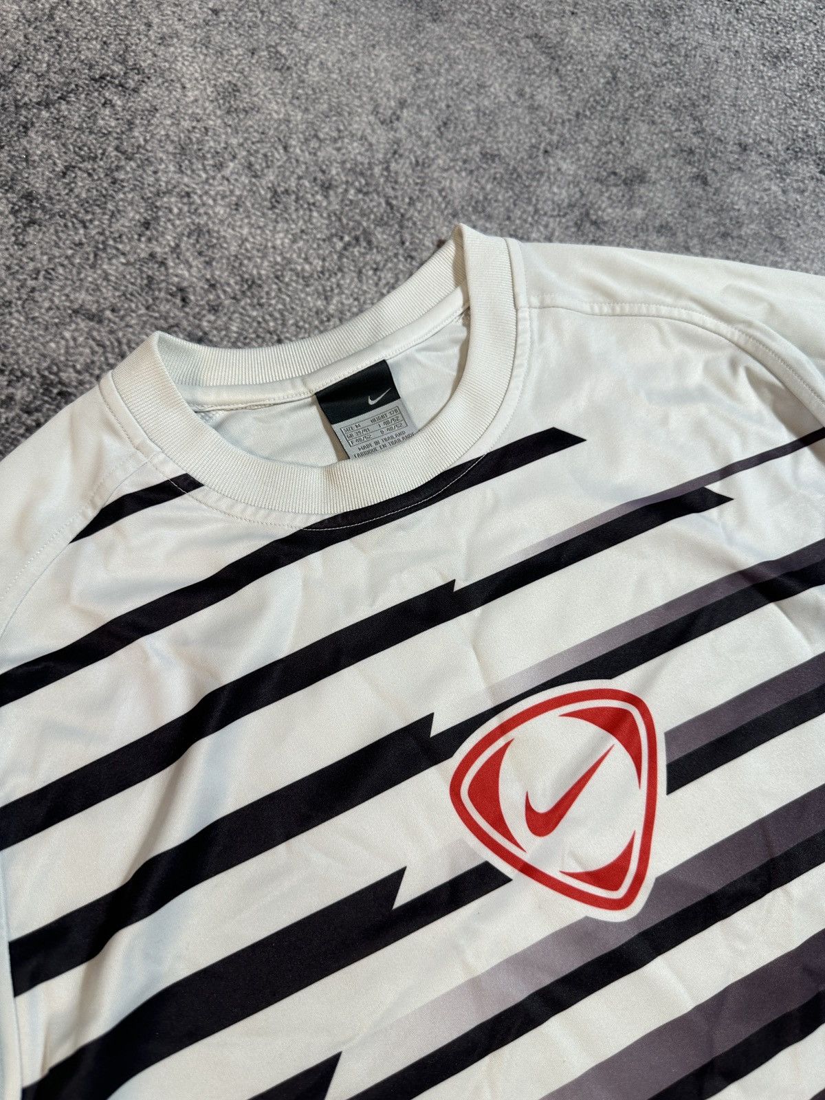 Nike × Vintage Y2k vintage Big Logo Nike t-shirt Streetwear style rare M Us Size US M / EU 48-50 / 2 - 4 Thumbnail