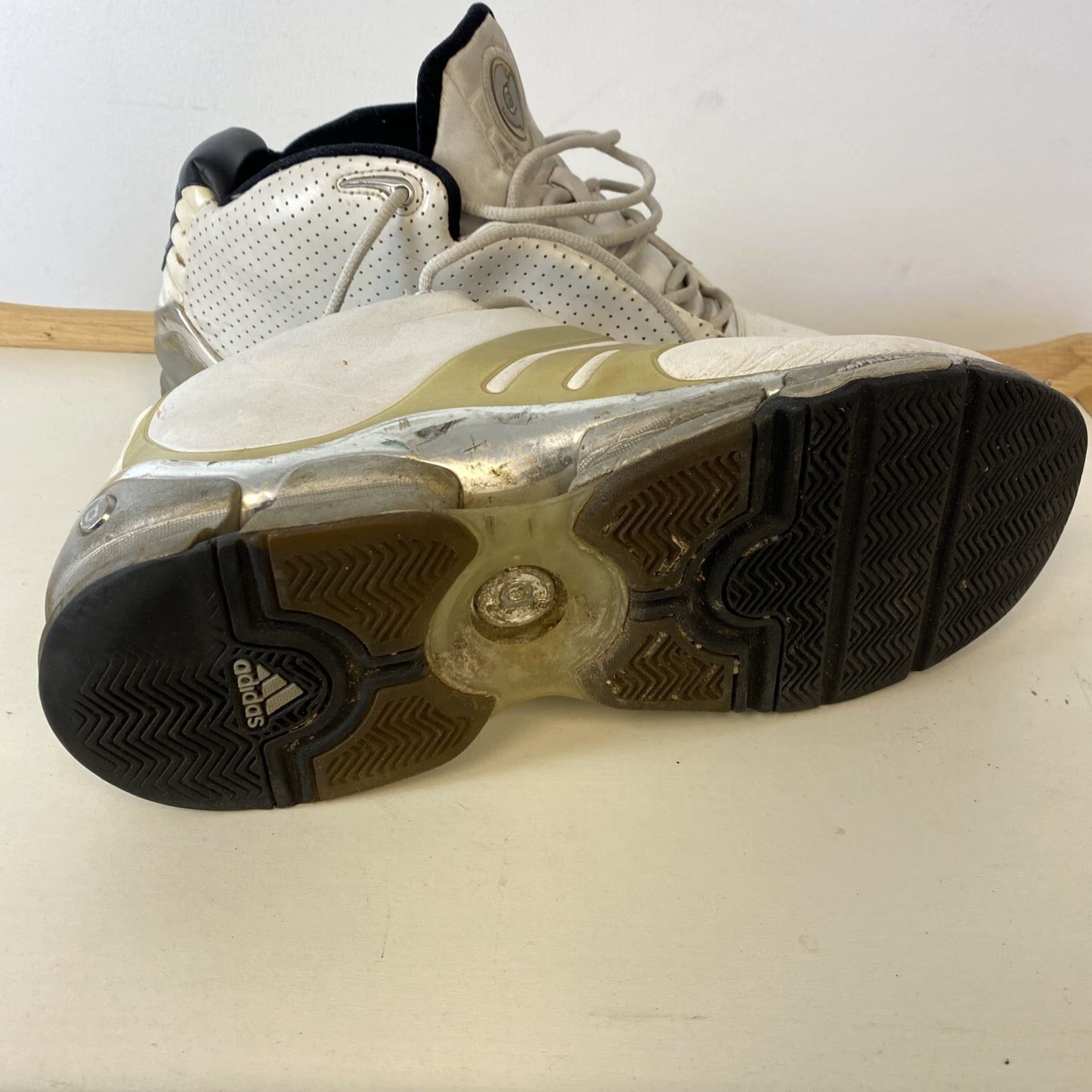 Adidas VINTAGE Adidas a3 Superstar Ultra Size 9 White/Silver Duncan and Garnett S1 Basketball Shoes Men Mid Top Stars Nike? Wait. Size US 9 / EU 42 - 7 Thumbnail