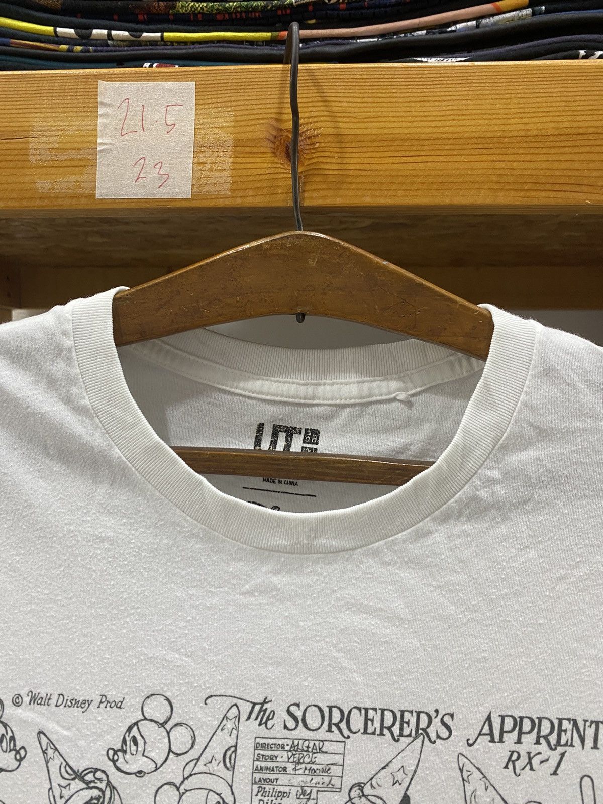 Uniqlo MICKEY MOUSE X UNIQLO X DISNEY TSHIRT Size US M / EU 48-50 / 2 - 5 Thumbnail