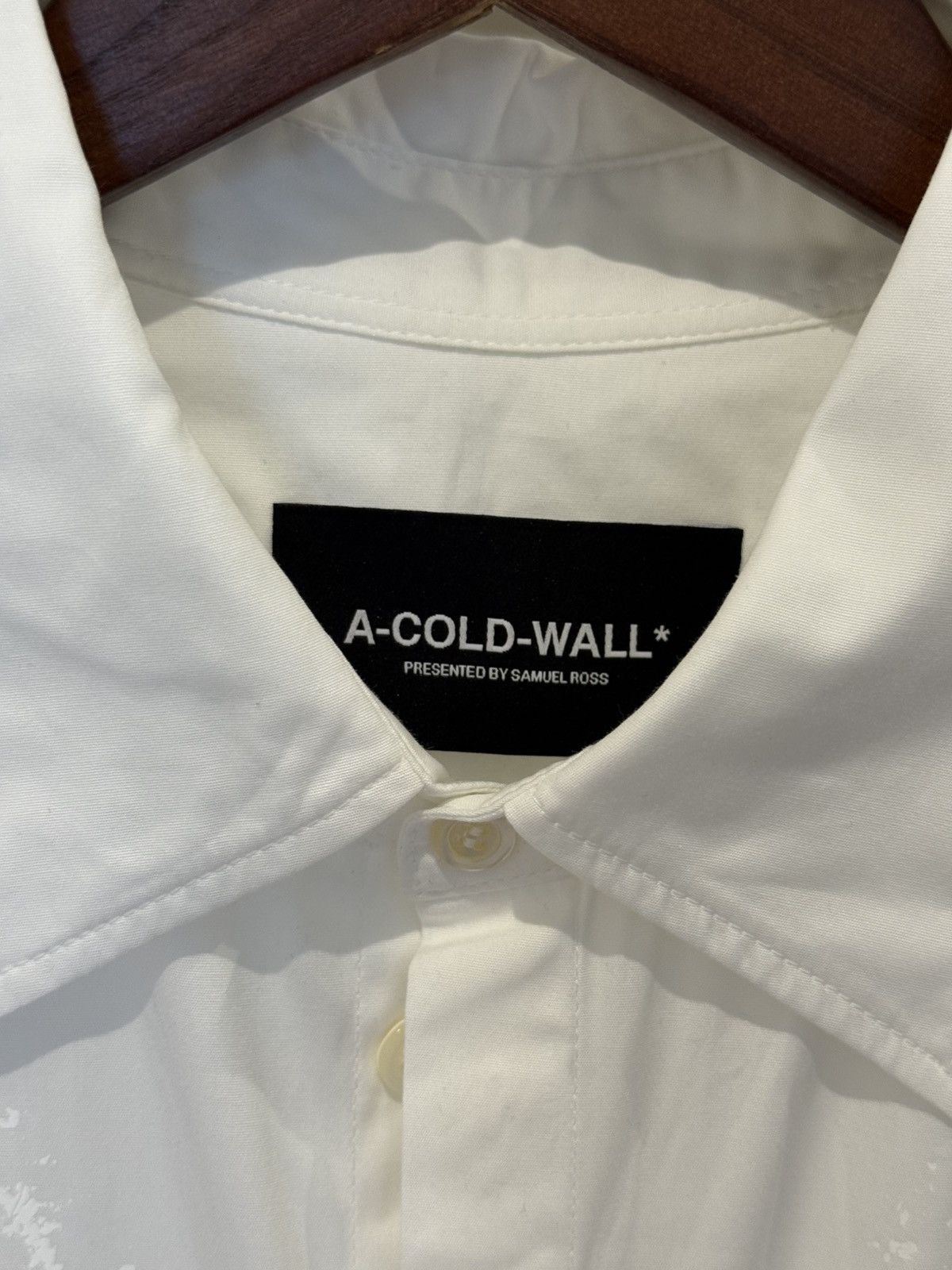 A-COLD-WALL* A-COLD-WALL* printed white shirt size L Size US L / EU 52-54 / 3 - 3 Thumbnail