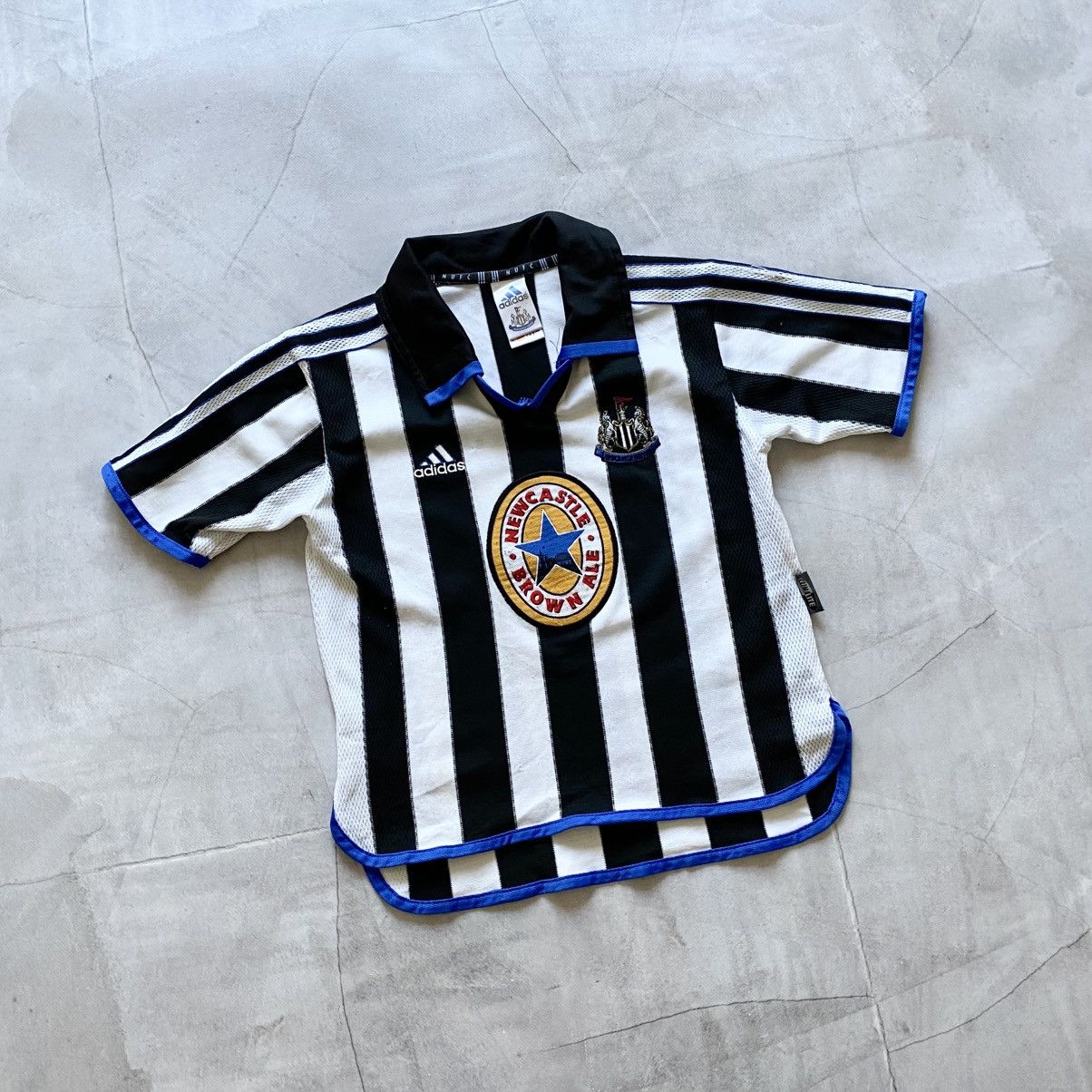 Vintage Rare 1996 Newcastle United Adidas Kids Y2K Jersey Tee Size US XXS / EU 40 - 1 Thumbnail