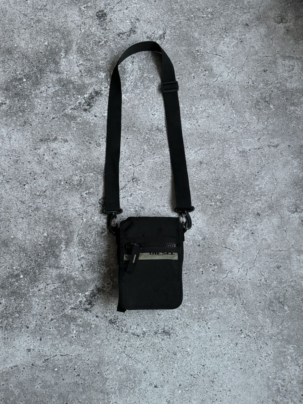 Diesel × Vintage Vintage Diesel nylon Y2K crossbody bag messenger Size ONE SIZE - 1 Thumbnail
