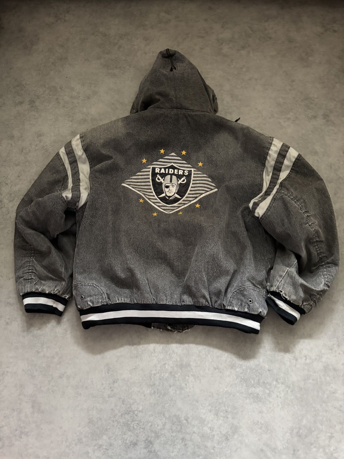 Starter Rare 90s LA Raiders Bomberjacket NFL Starter Size L Size US L / EU 52-54 / 3 - 5 Thumbnail