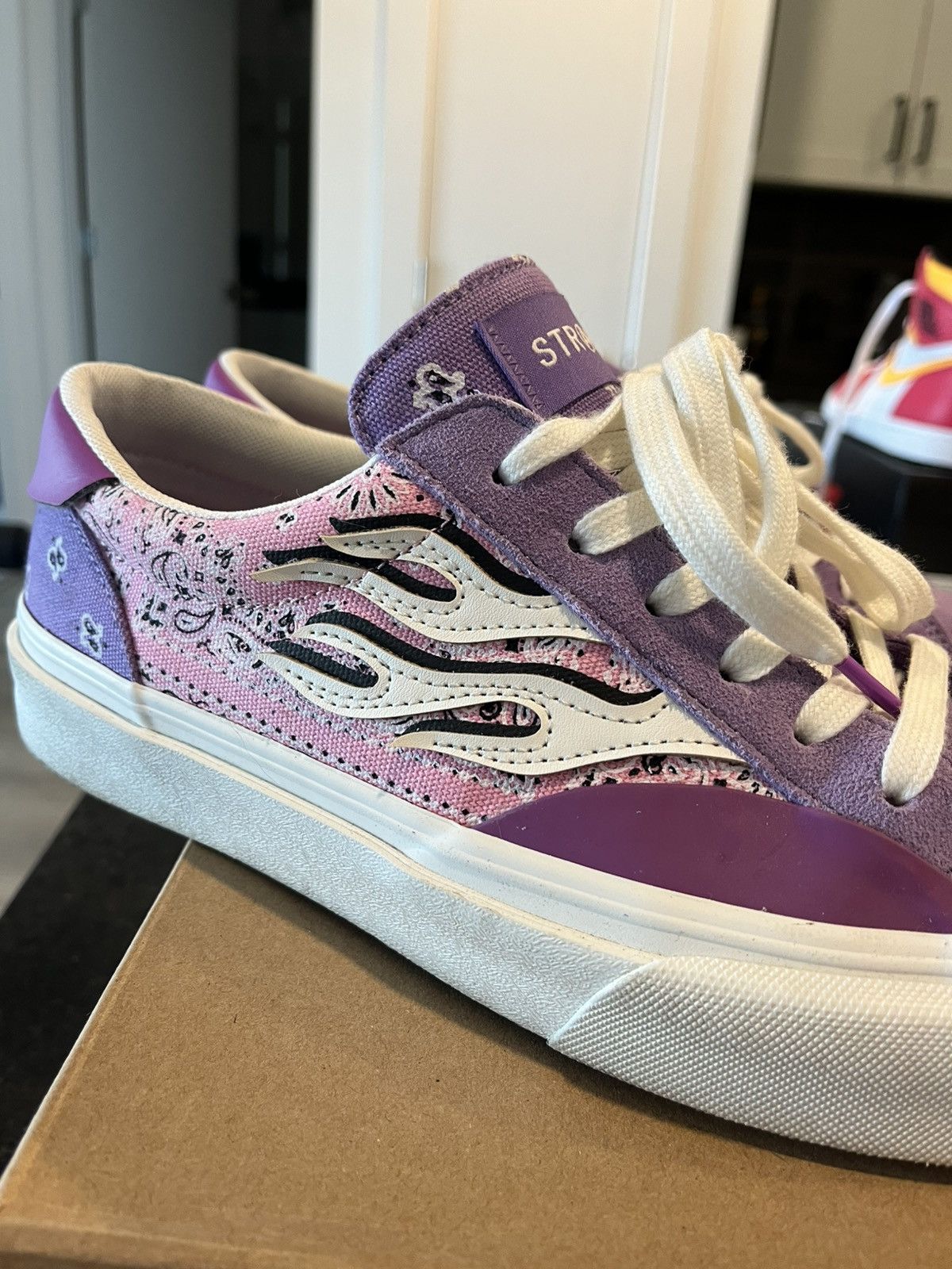 STRAYE Straye Mixed Rags Logan Skateboarding Shoe Size 11 Size US 11 / EU 44 - 2 Thumbnail