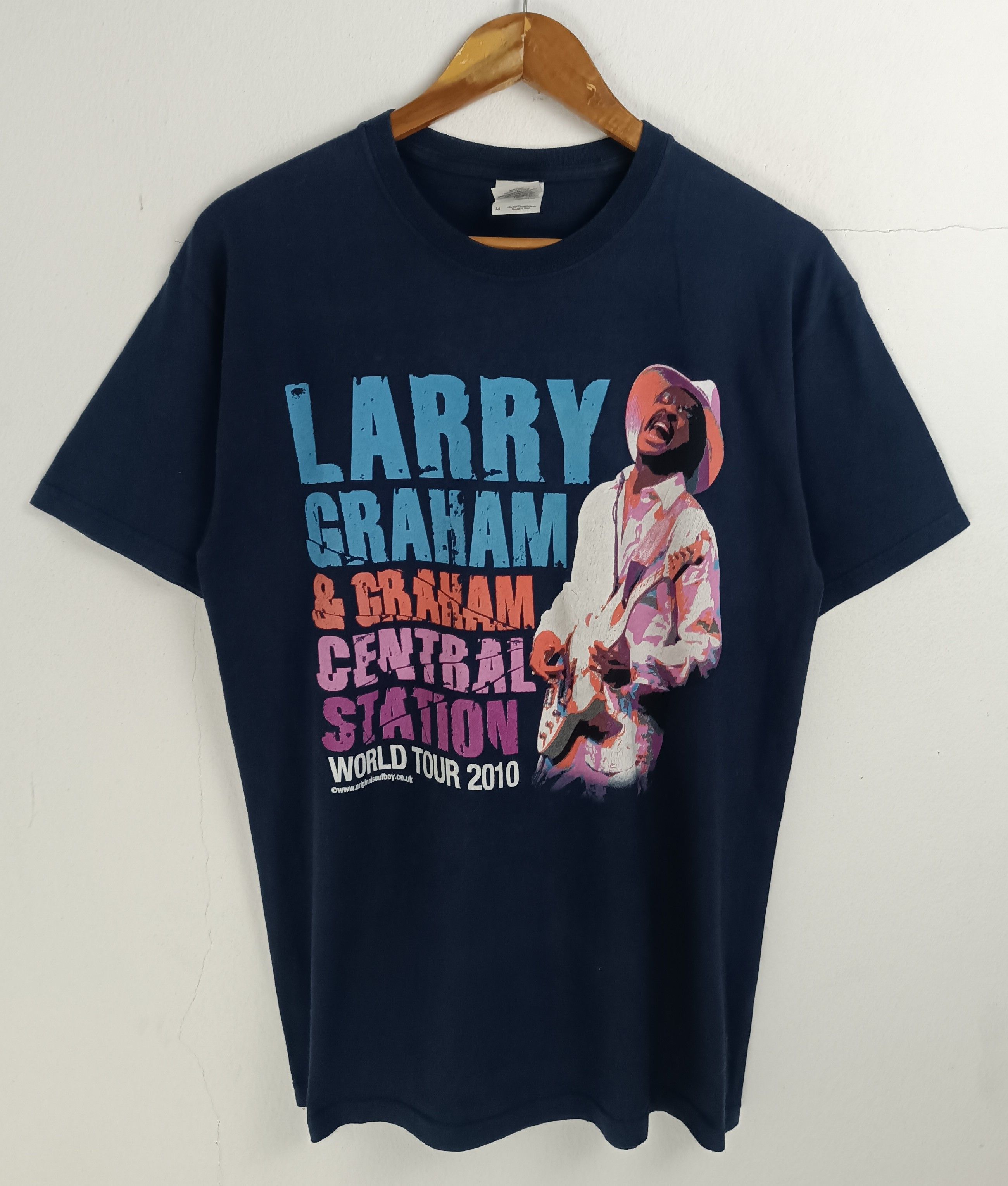 Band Tees VINTAGE 2010 LARRY GRAHAM WORLD TOUR SOUL FUNK aretha prince Size US M / EU 48-50 / 2 - 3 Thumbnail