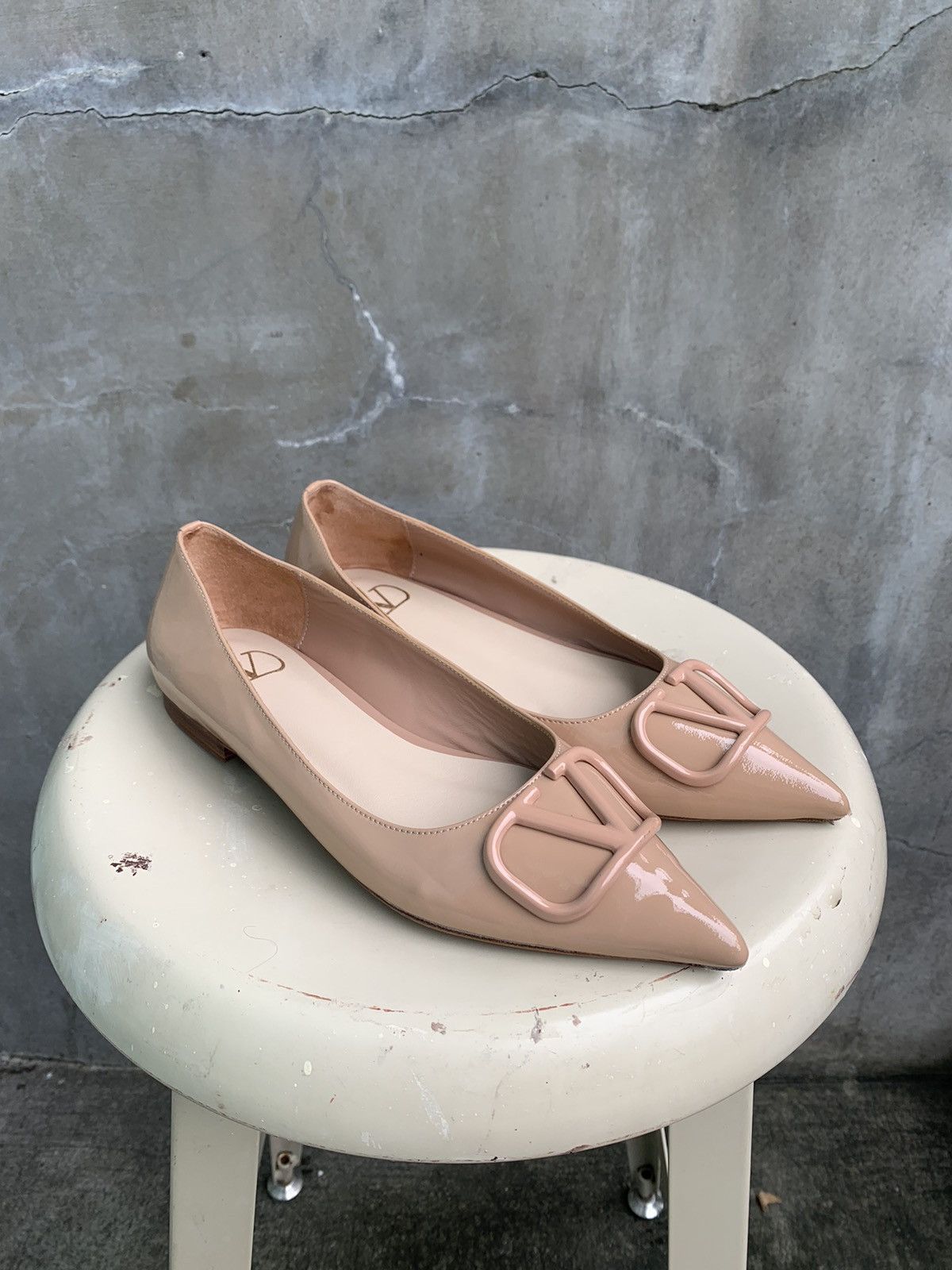 Valentino V Logo Pointed Patent Leather Pumps Size US 8 / IT 38 - 2 Thumbnail