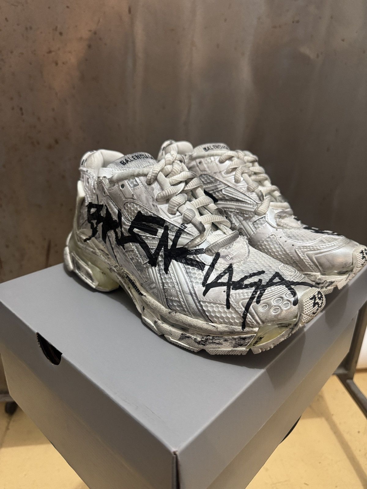 Balenciaga Balenciaga Runner Graffiti - White Size US 9 / IT 39 - 3 Thumbnail