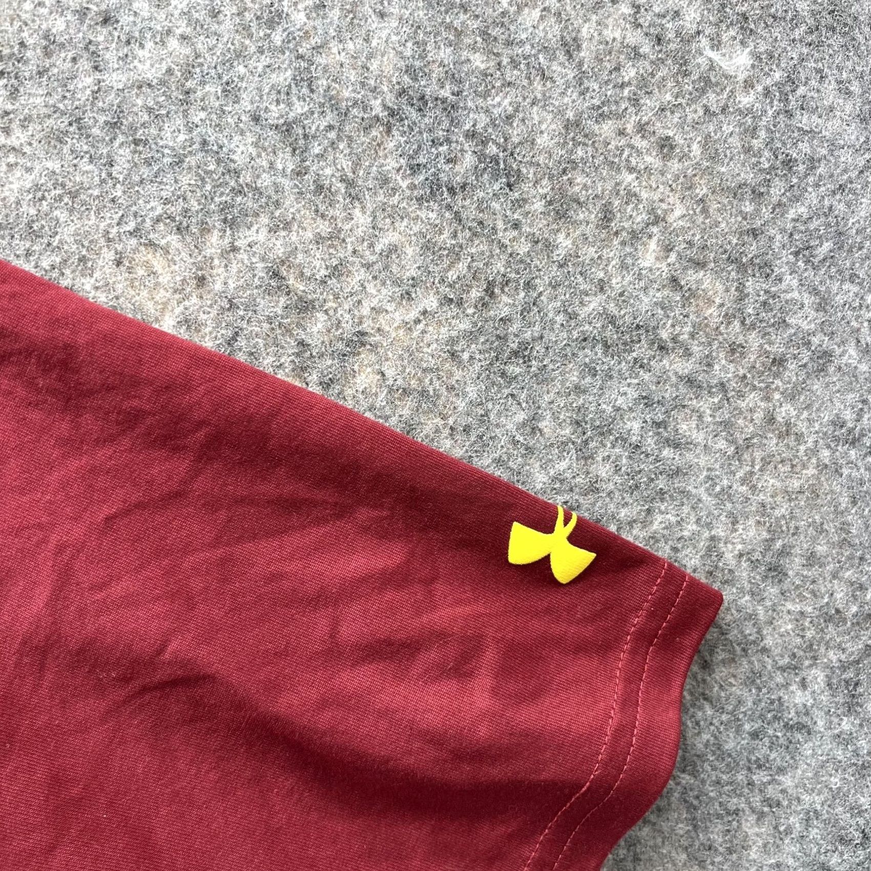 Under Armour Under Armour Shirt Men XL Red Cleveland Cavaliers Jersey Cotton Short Sleeve Crew Neck Logo VINTAGE? Size US XL / EU 56 / 4 - 6 Thumbnail