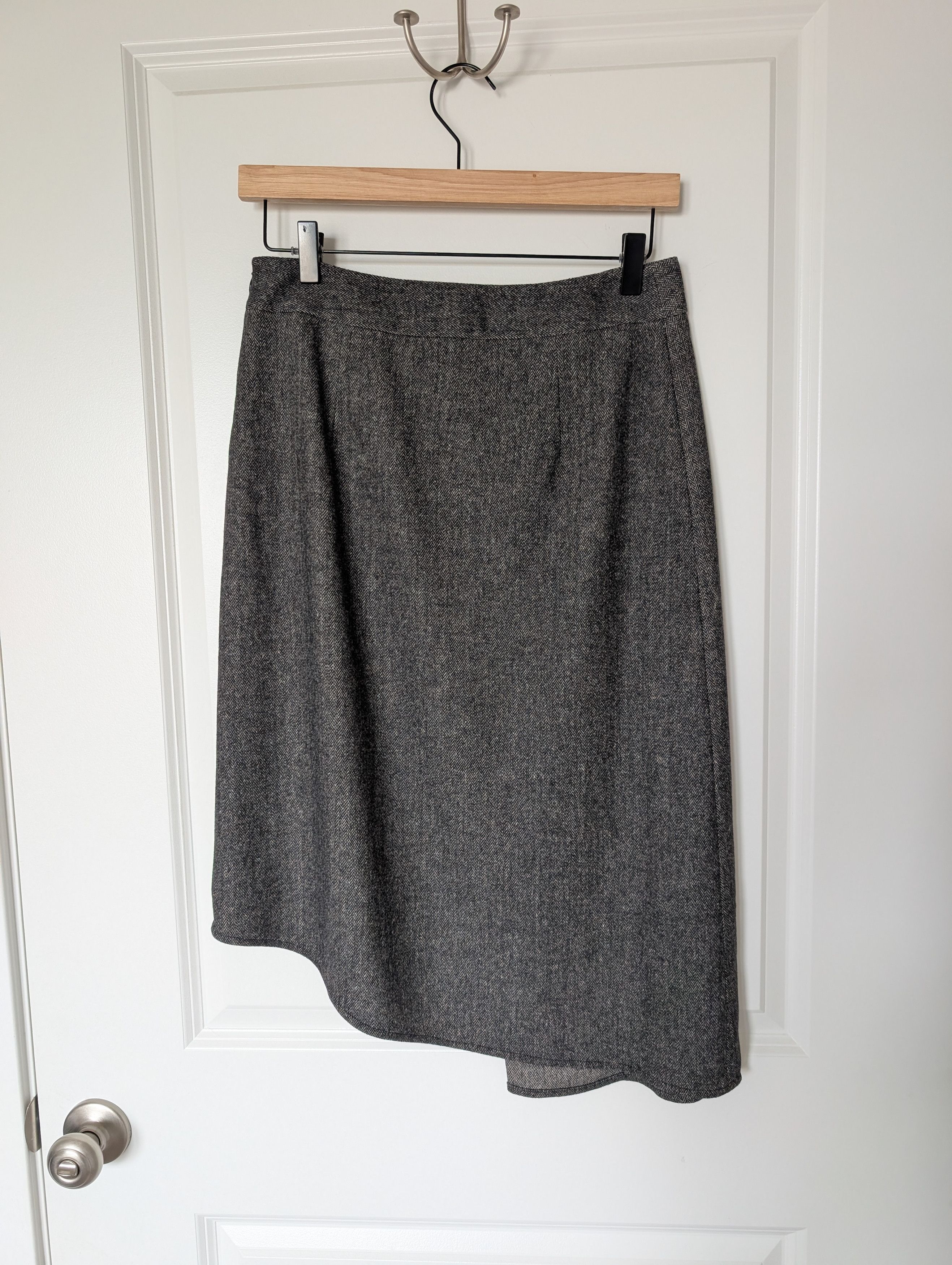 Max Mara 'S Max Mara Gray Herringbone Virgin Wool Asymmetric Skirt Size 27" / US 4 / IT 40 - 4 Thumbnail