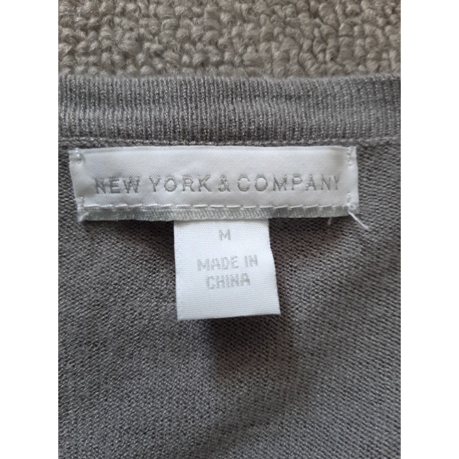Vintage New York and Company Sweater Cardigan Women M gray solid Long Sleeve Casual Vintage? Size M / US 6-8 / IT 42-44 - 2 Thumbnail