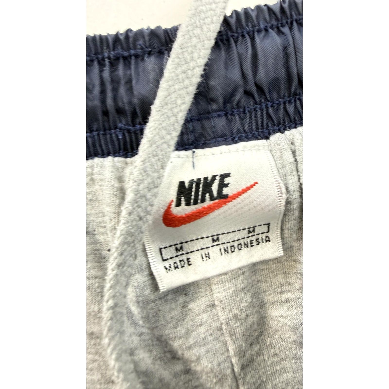 Nike VINTAGE Nike Track Pants Mens M Blue Windbreaker Elastic Cuffs Zip Pockets Running & Jogging Gym & Training Walking Size US 31 - 7 Thumbnail