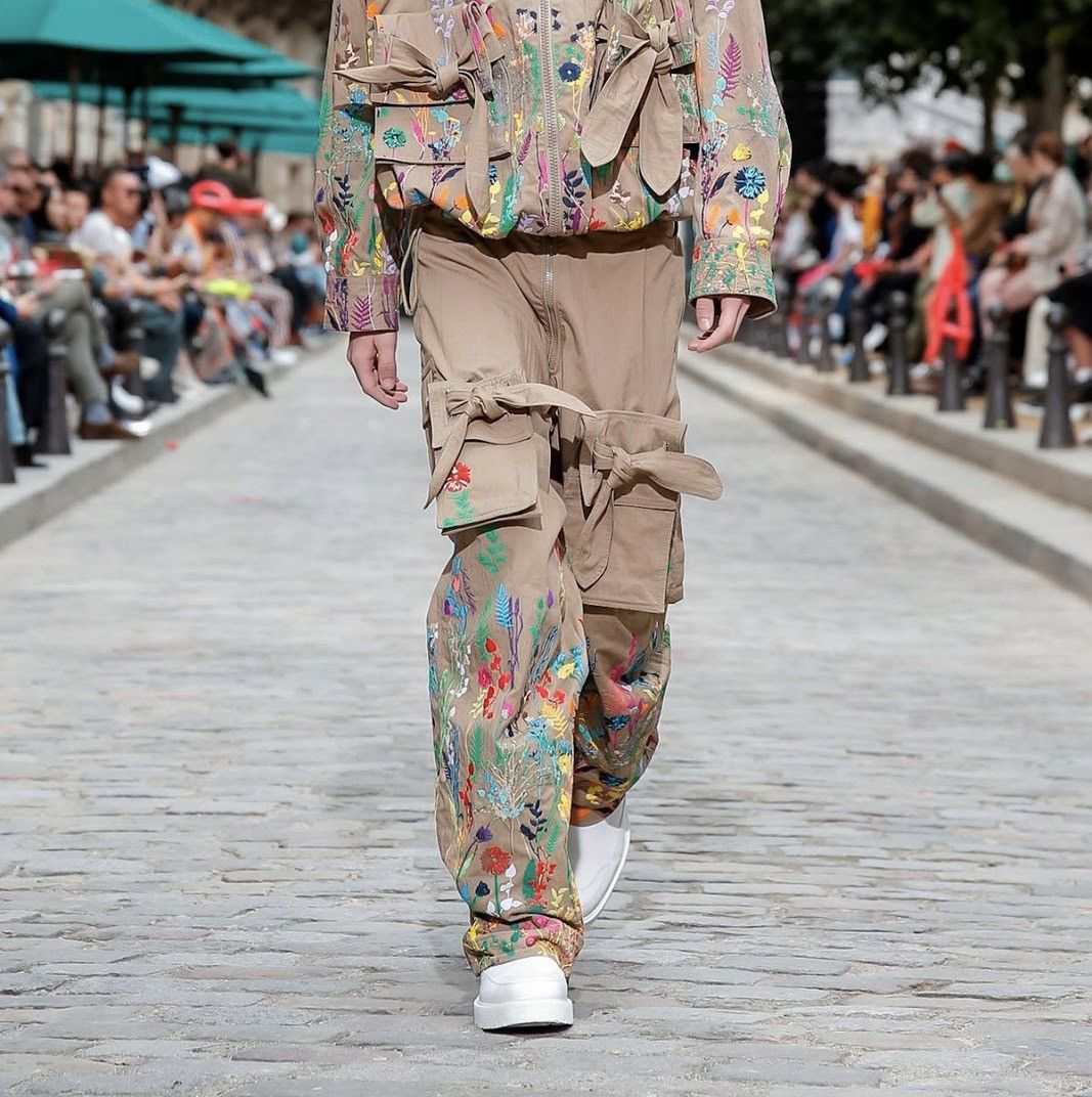 Louis Vuitton Louis Vuitton Flower Embroidered Cargo Pants Size US 34 / EU 50 - 2 Thumbnail