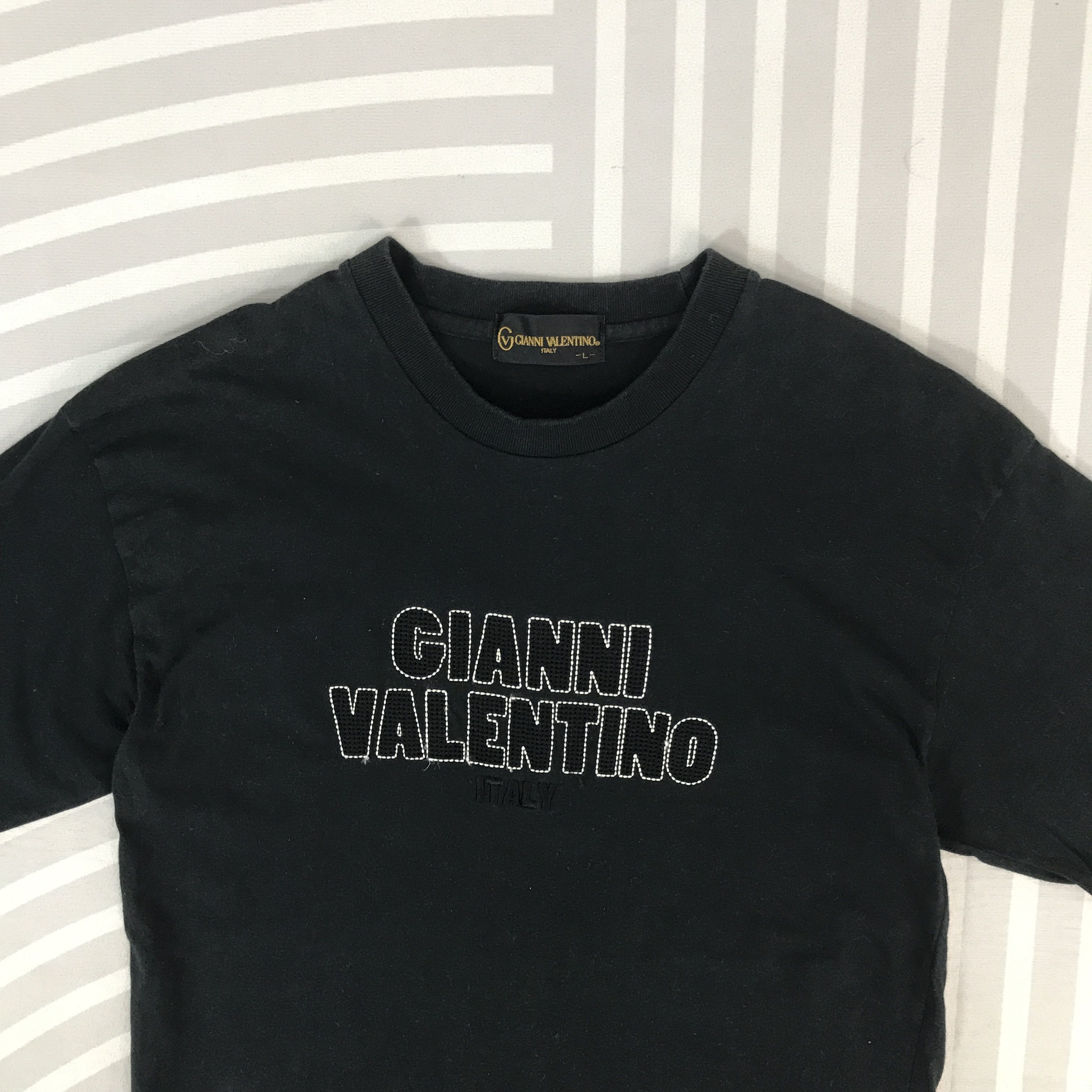 Gianni Valentino Vintage Gianni Valentino Embroidery Black T-Shirt Size US L / EU 52-54 / 3 - 2 Thumbnail
