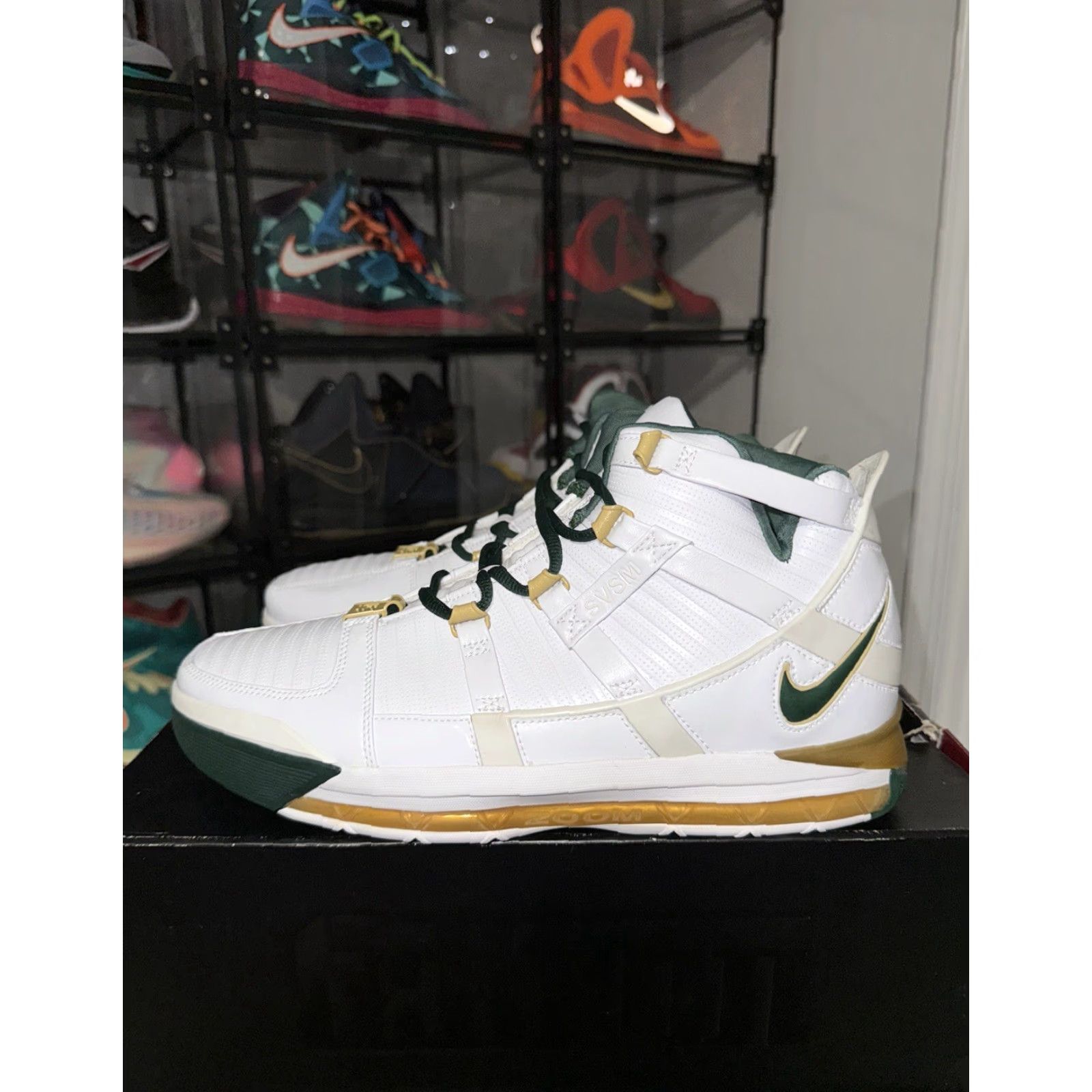 Nike VINTAGE Nike Zoom LeBron III 3 SVSM Gold Heel PE Promo Sample Size 11 RARE Sneaker Mens 2005 Size US 11 / EU 44 - 4 Thumbnail