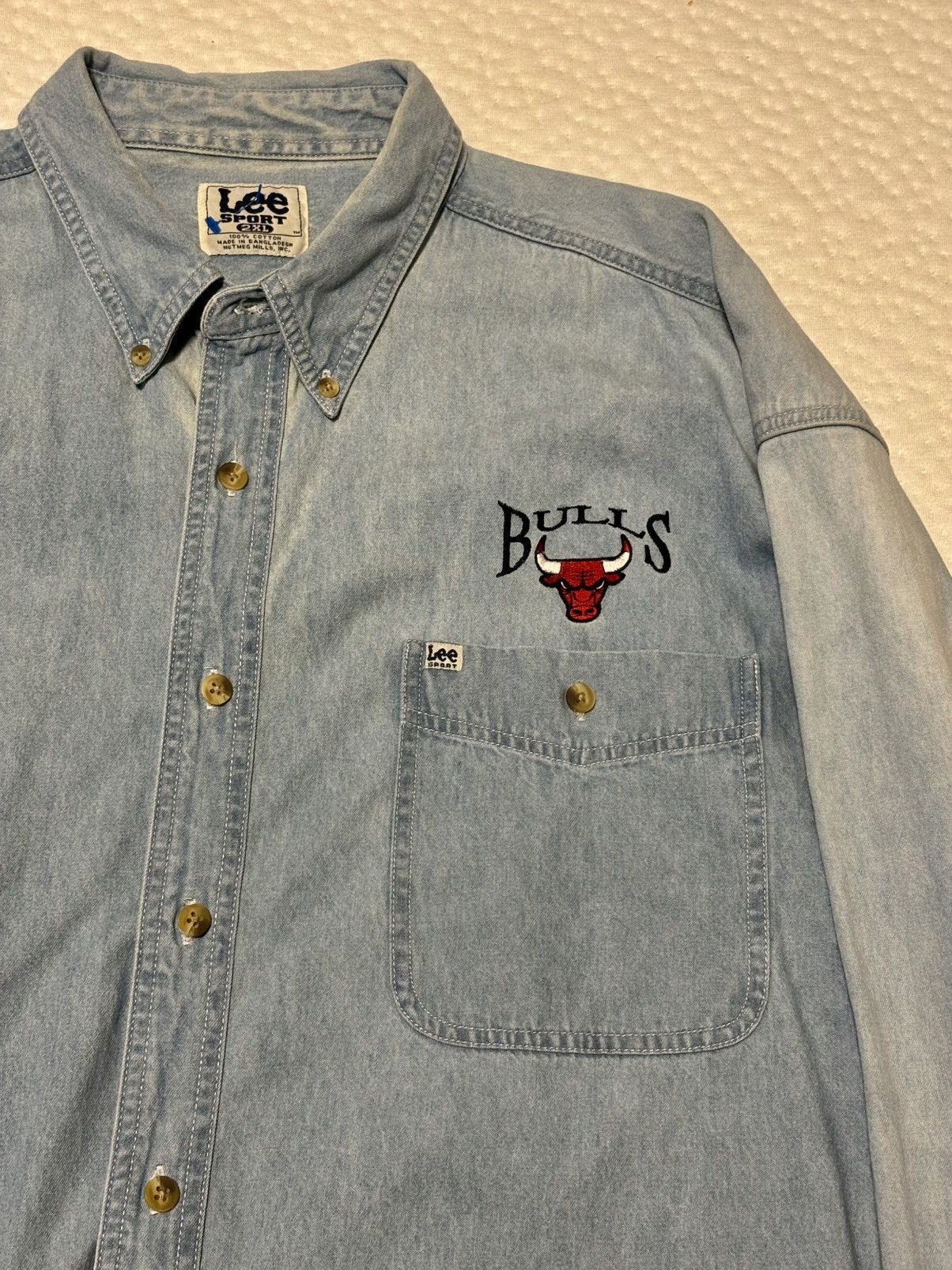 Lee Vintage Lee Sports x Chicago Bulls Denim Button Down Sze XXL Size US XXL / EU 58 / 5 - 1 Thumbnail