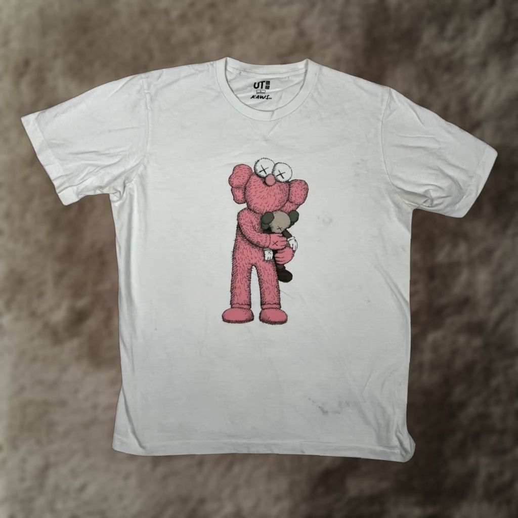 Uniqlo KAWS Uniqlo UT T-Shirt Mens Large White Pink BFF Companion Streetwear Size US L / EU 52-54 / 3 - 1 Thumbnail