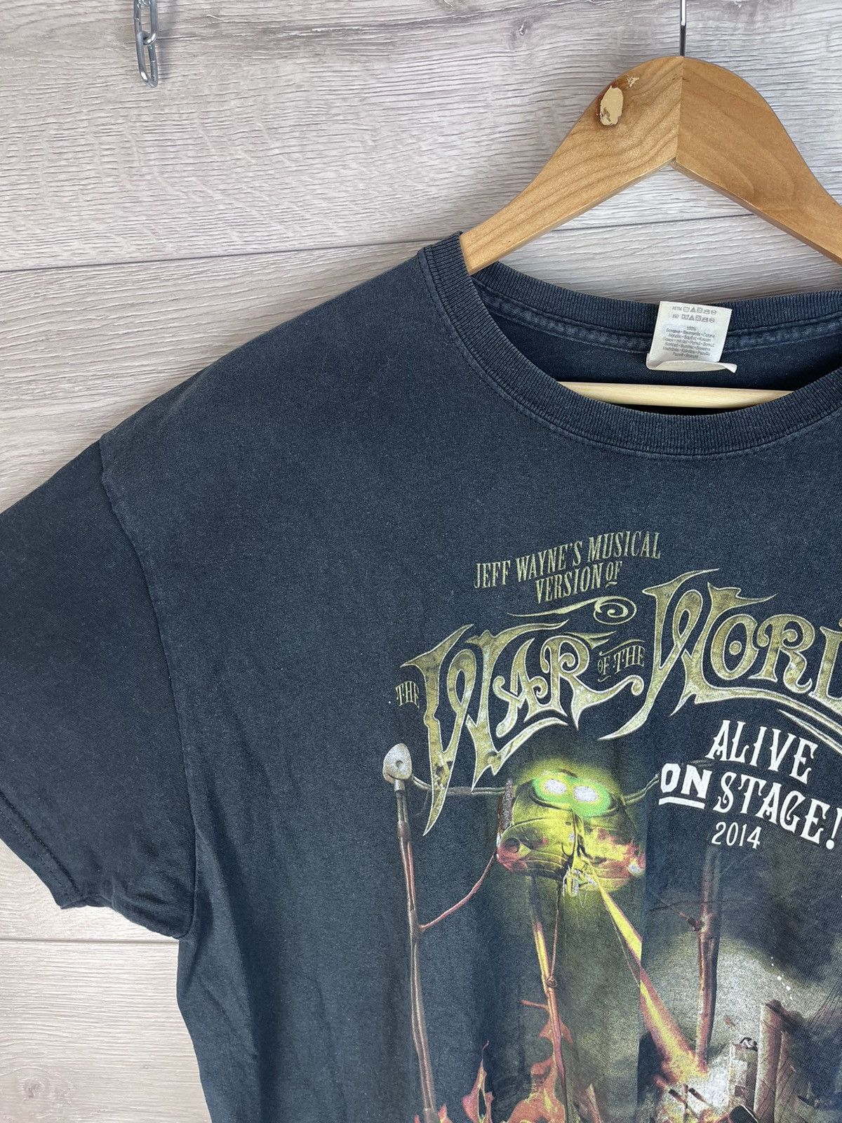 Gildan Men’s t-shirt War of the Worlds 2014s size Xl final arena Size US XL / EU 56 / 4 - 5 Thumbnail