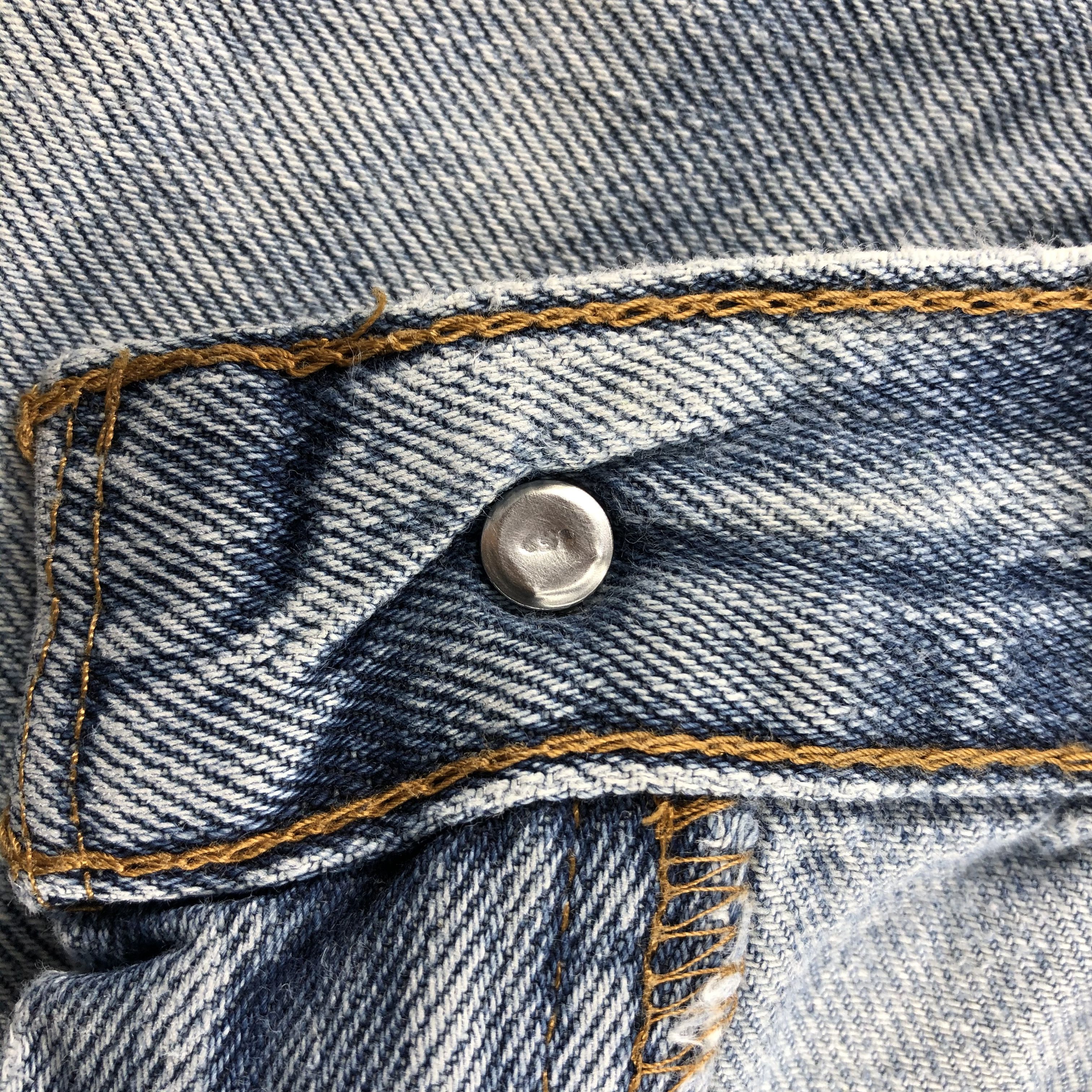 Levi's × Vintage Vintage Light Wash Levis 505 Jeans-JM2569 Size US 31 - 11 Thumbnail