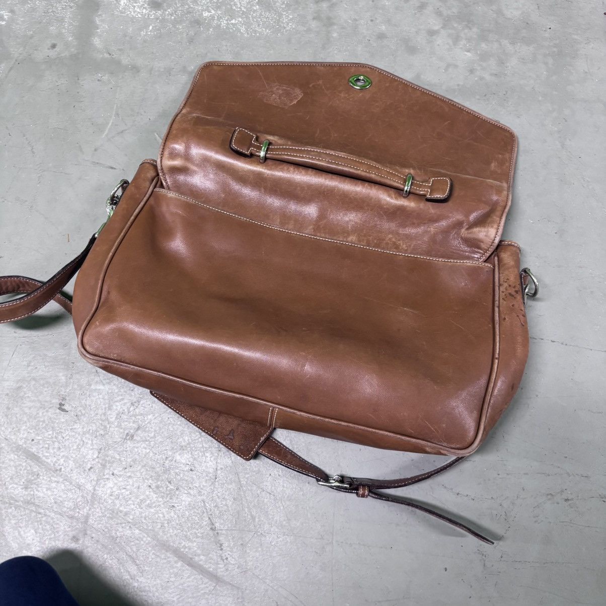 Coach × Vintage Vintage Coach Tan Leather Messenger Shoulder Bag Size ONE SIZE - 7 Thumbnail