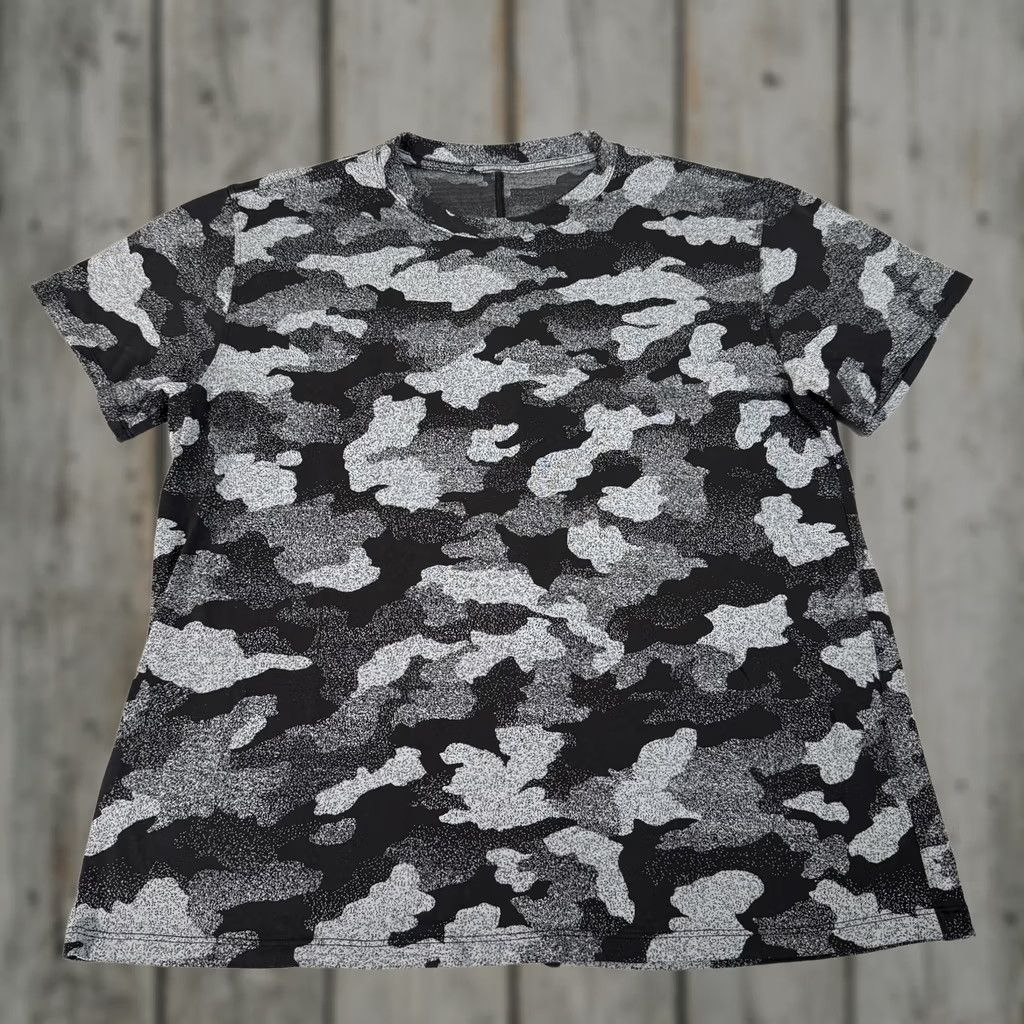 Lululemon Lululemon Womens Black Camo T Shirt Performance Stretch Gym Tee Size 10 Size L / US 10 / IT 46 - 1 Thumbnail