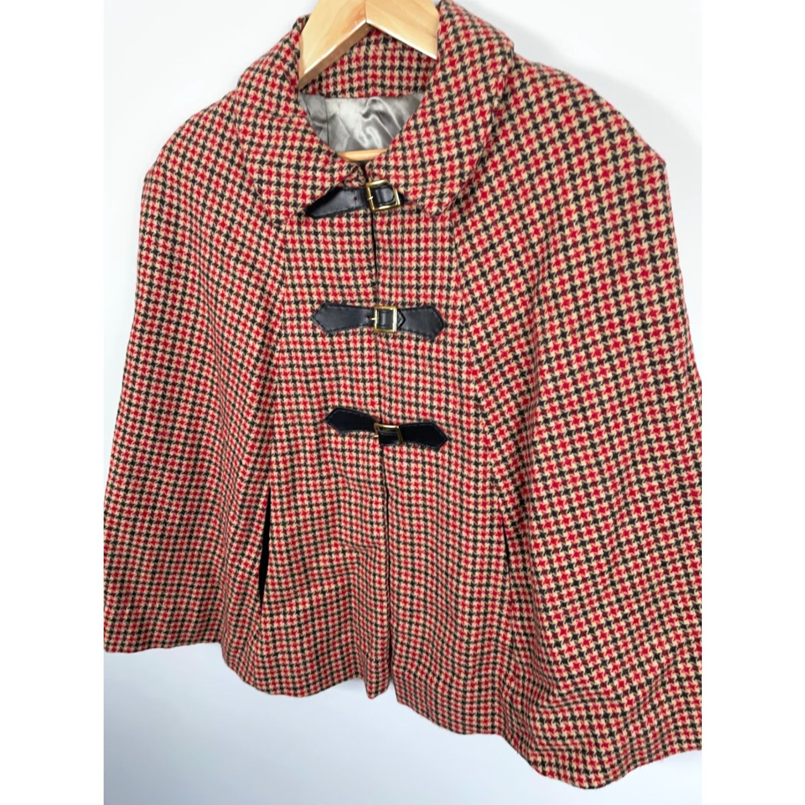 Vintage VINTAGE Poncho Cape Houndstooth Wool Red Black Lined Buckle Front Woman One Size - 60s Bohemian Hipster Retro Mod Fringe Embroidered Dry Clean Only Size ONE SIZE - 4 Thumbnail