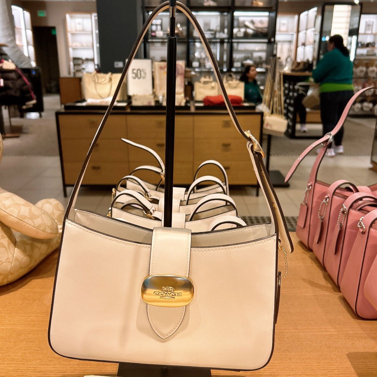 image of Coach Eliza Shoulder Bag Cp004 in Gold/Chalk, Women's