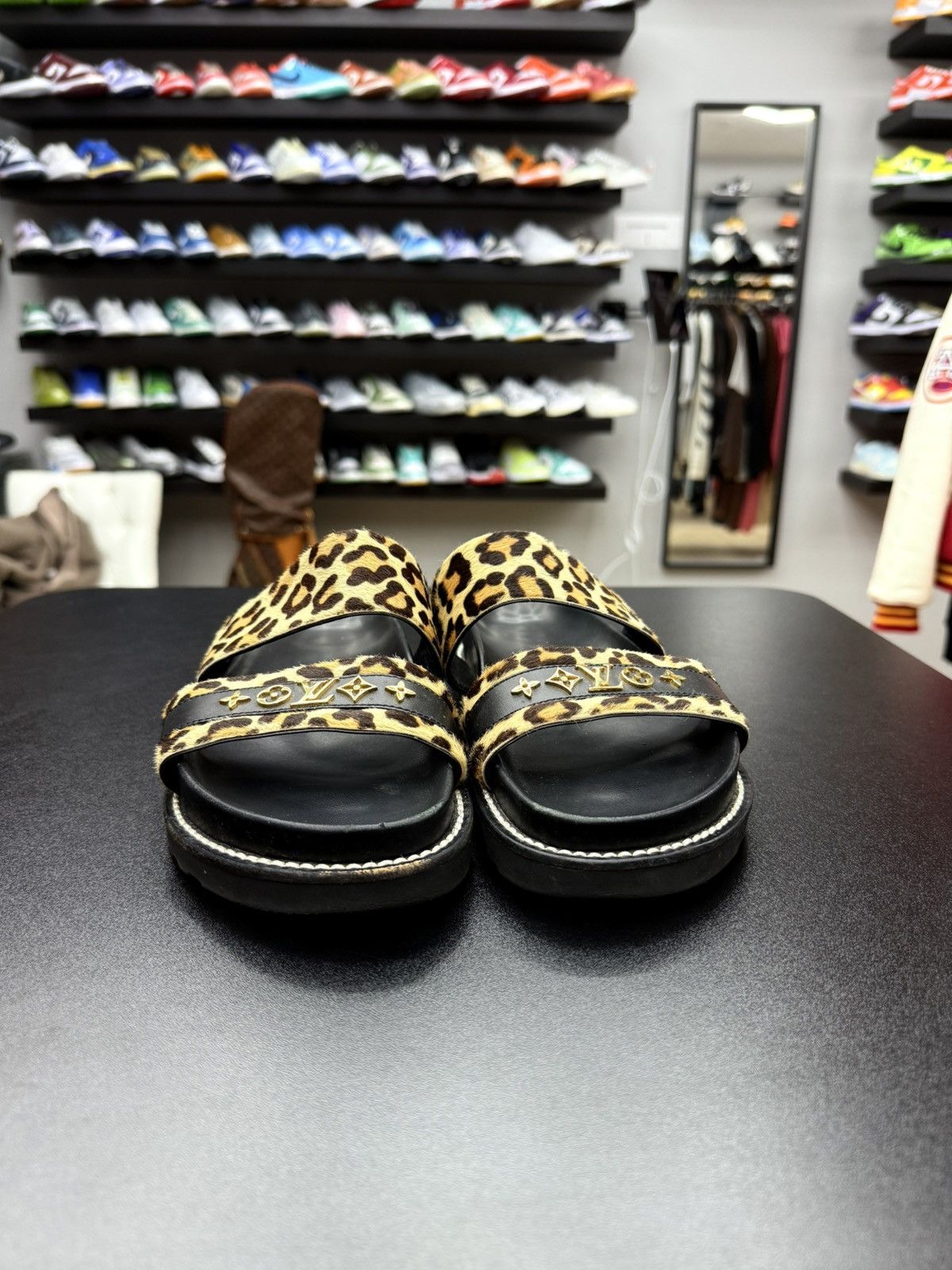 Louis Vuitton Louis Vuitton Bom Dia leopard sandals Size 39.5 / 9.5US Size US 9.5 / IT 39.5 - 4 Thumbnail