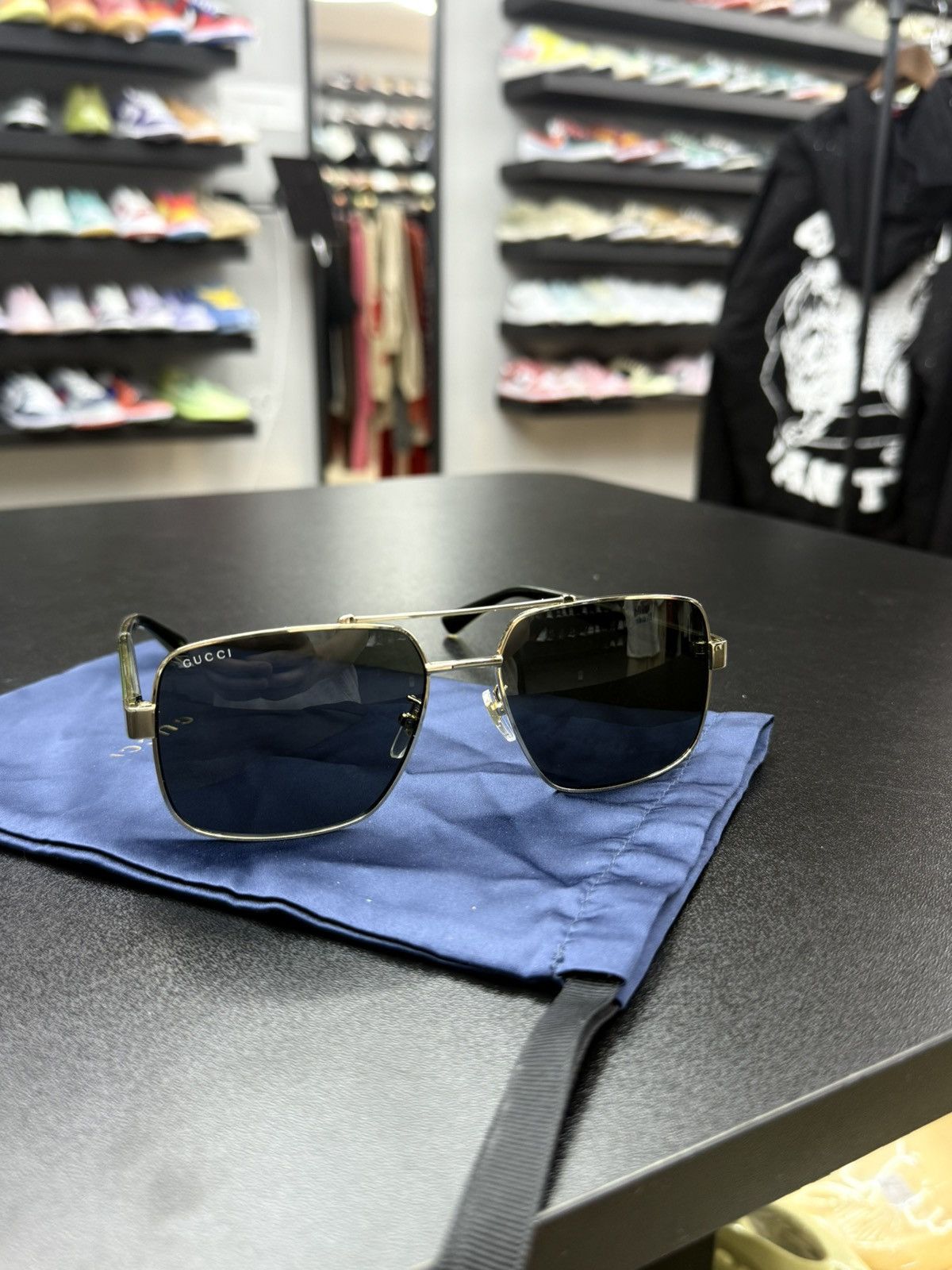 Gucci AUTHENTIC Men’s Gucci Gold Rim Sunglasses Size ONE SIZE - 12 Thumbnail