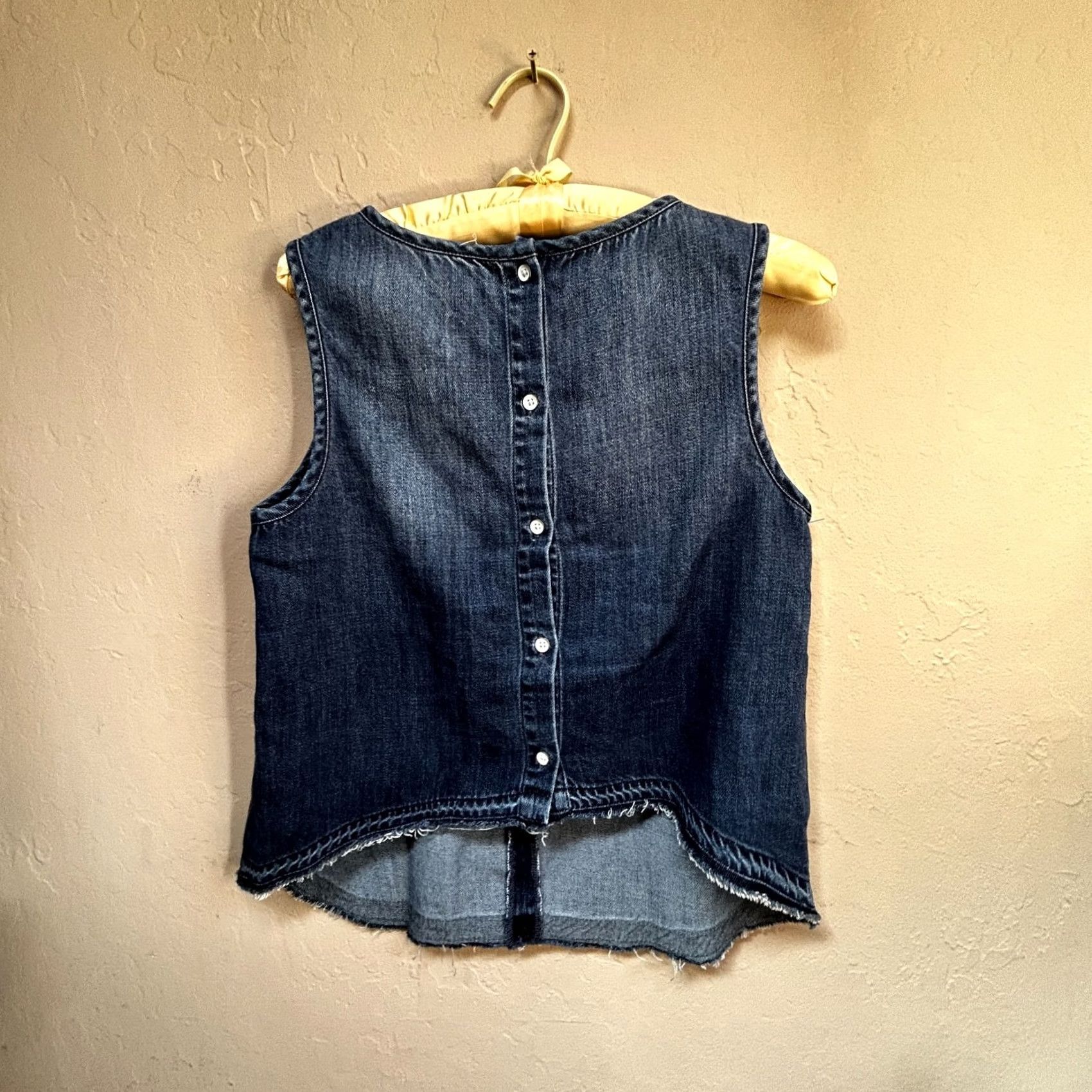 Denime Cloth & Stone Womens Denim Tank Top XS Button-Back Chambray Blue Tank Shirt Red? Wait - Please provide the correct color. Size XS / US 0-2 / IT 36-38 - 2 Thumbnail