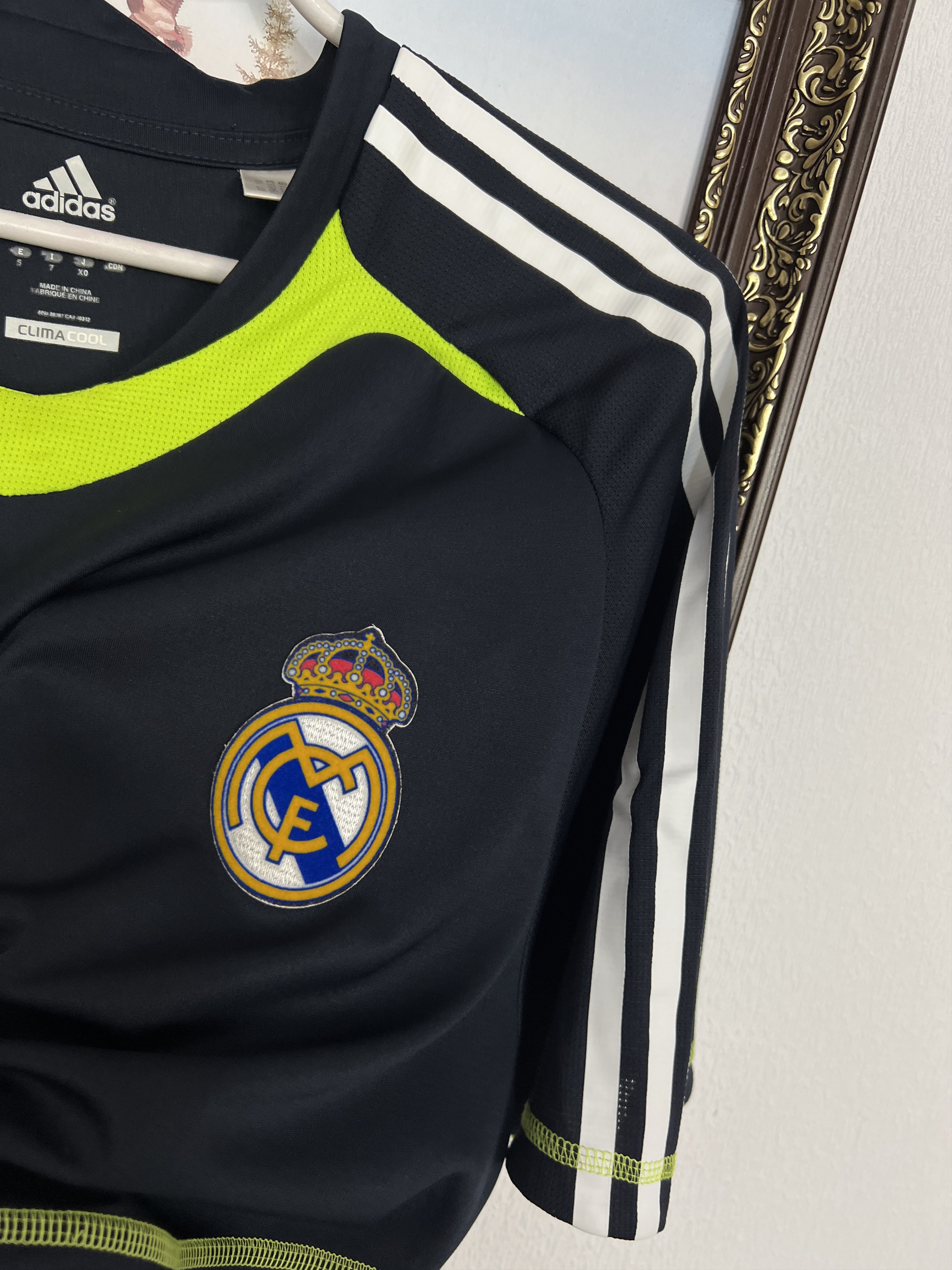 Adidas Real Madrid football shirt Train Soccer Formotion Jersey Size US L / EU 52-54 / 3 - 5 Thumbnail
