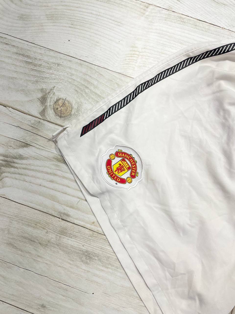 Nike NIKE MANCHESTER UNITED 2010 2011 HOME FOOTBALL SOCCER SHORTS Size US 36 / EU 52 - 5 Thumbnail