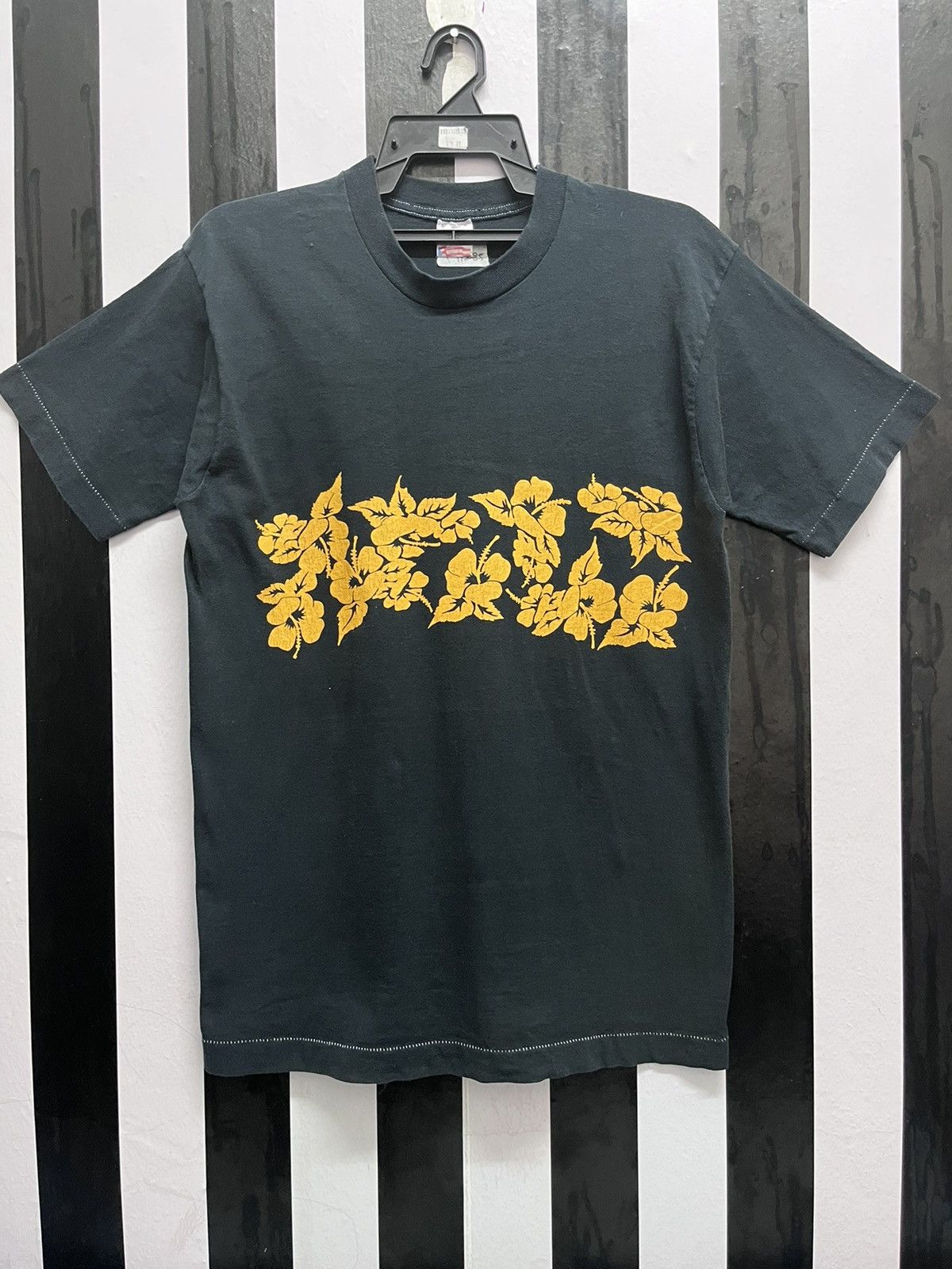 Vintage Vintage T-Shirt Hawaii Mirror Flower Tee Made in USA Size US M / EU 48-50 / 2 - 1 Thumbnail