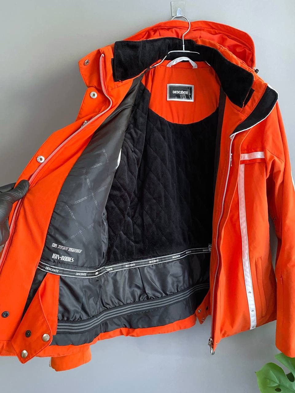 Descente Descente Women's Orange Ski Jacket, Size M Size M / US 6-8 / IT 42-44 - 17 Thumbnail