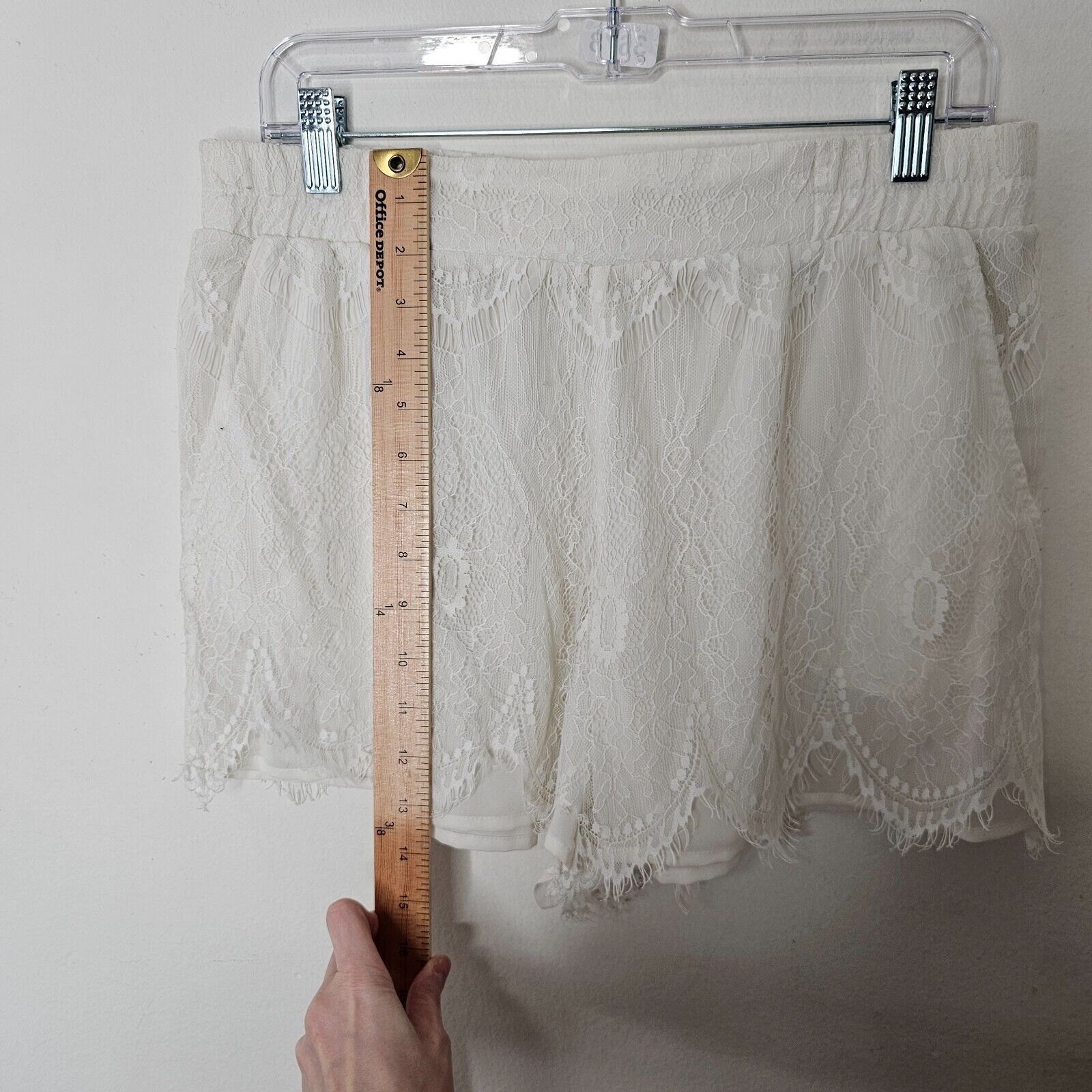 Other S.Y.L.K. Ivory Lace Raw Hem Elastic Waistband Lined Shorts L Size 34" / US 12 / IT 48 - 7 Thumbnail