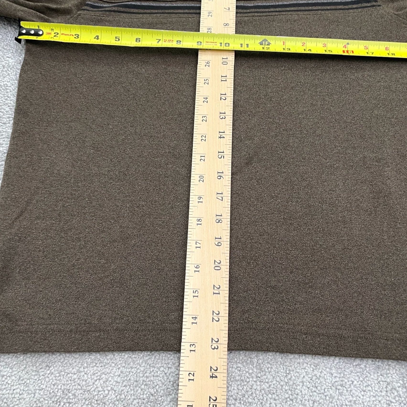 Van Heusen V-Neck T-Shirt Mens Small Green Long Sleeve Cotton Casual Outdoor Top Van Heusen Shirt Mens Regular Size S Green Solid Pattern 90s? Wait no. Size US S / EU 44-46 / 1 - 7 Thumbnail