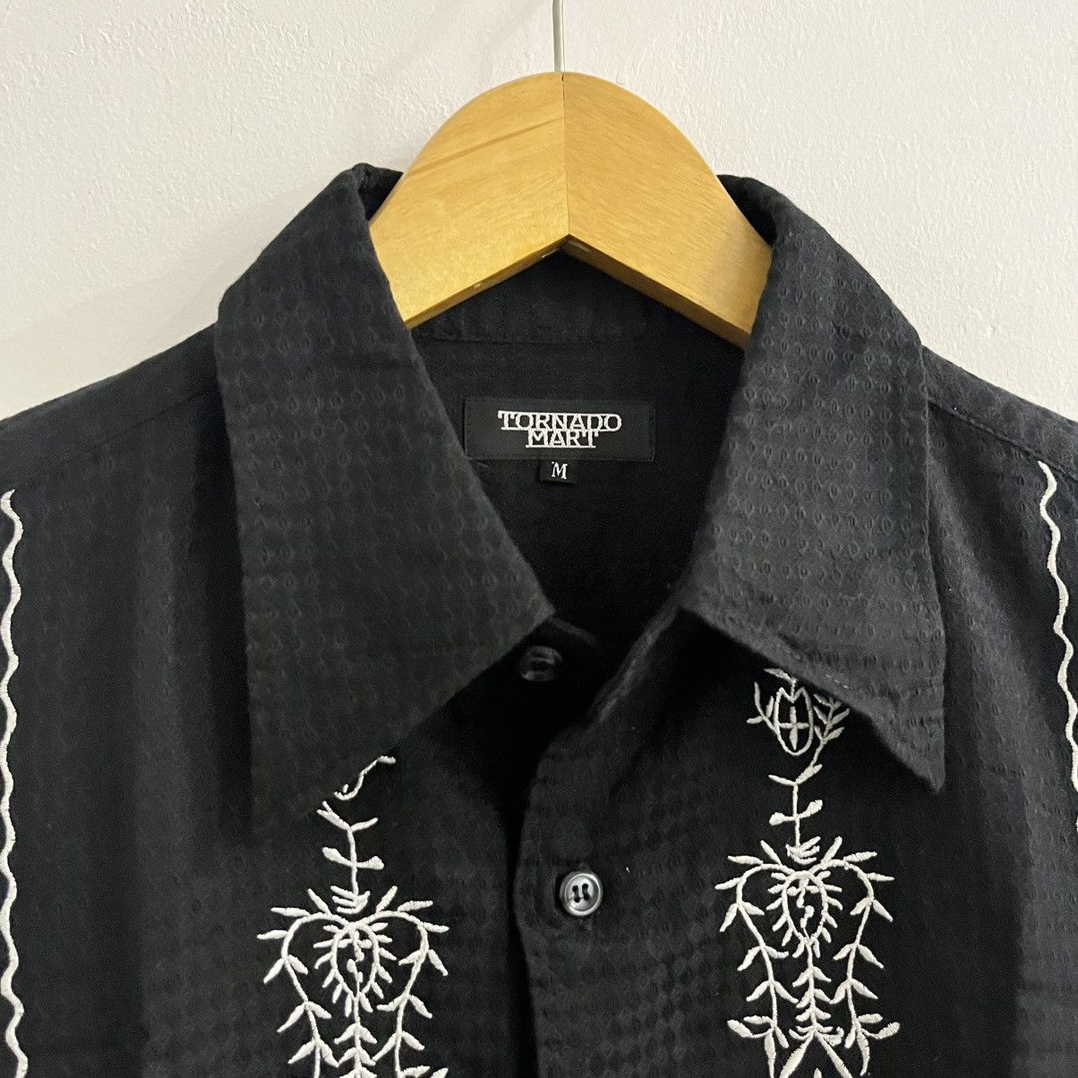 Tornado Mart Floral Accent Emnroidered Button Up
