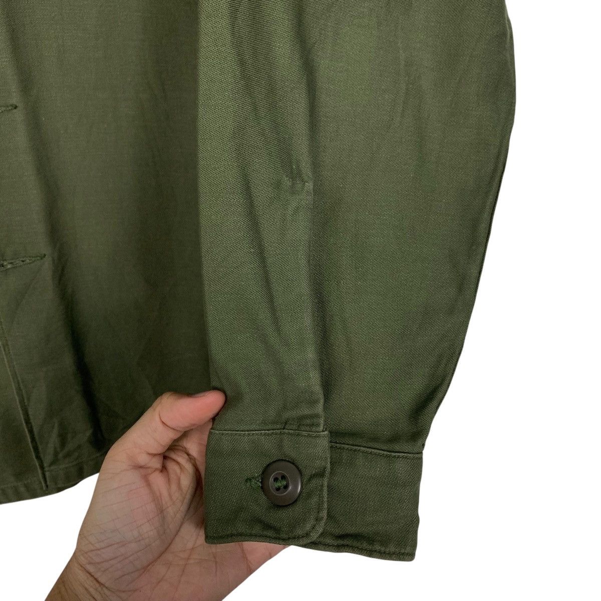 Vintage 1960s US ARMY OG-107 Cotton Sateen Utility Shirt #2760-C124 Size US L / EU 52-54 / 3 - 7 Thumbnail