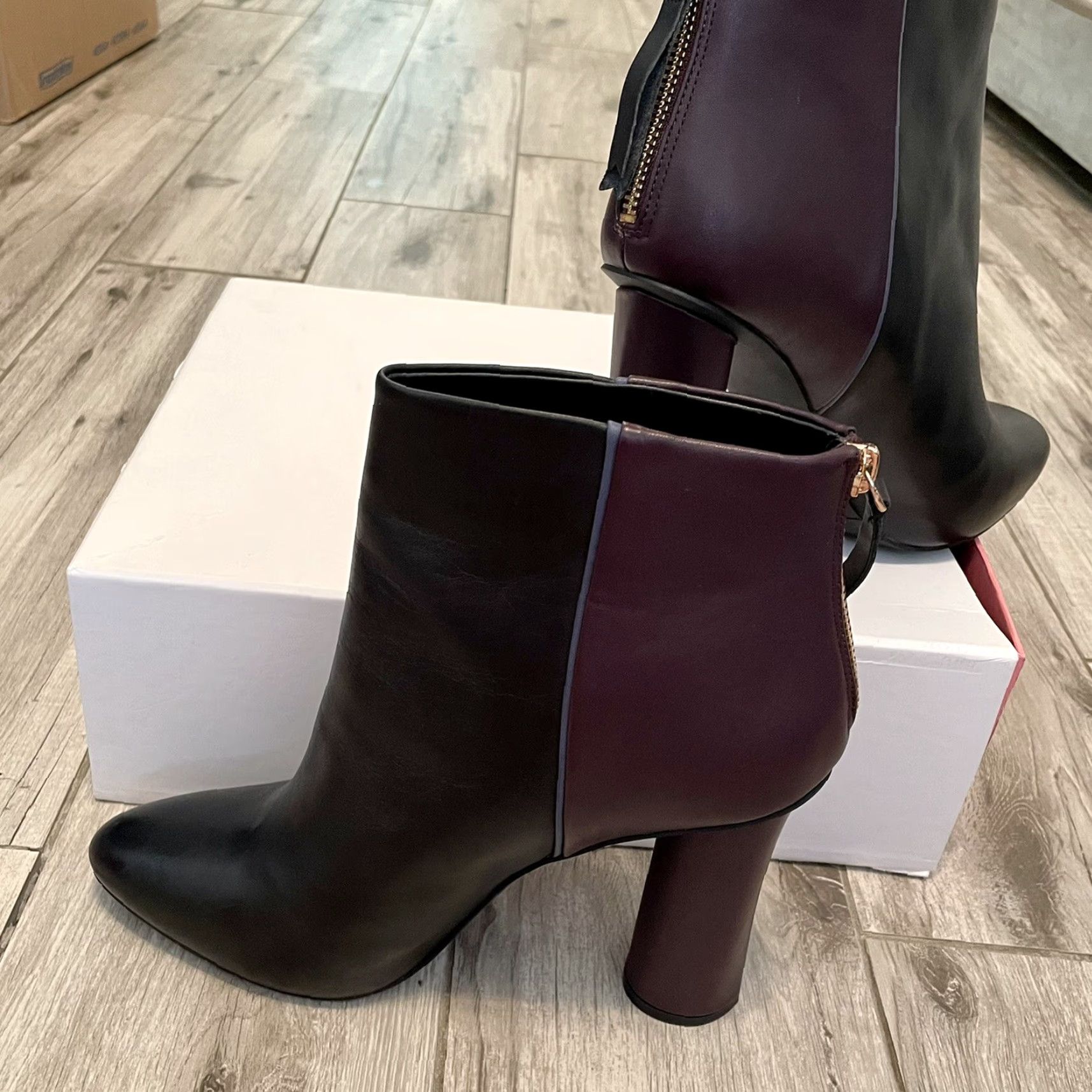Vintage CABI NEW Black Burgundy Leather Boots Ankle High Heel 10 M Back Zip Leather Boot Women Size US 10 / IT 40 - 5 Thumbnail