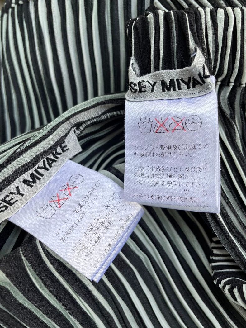 Issey Miyake Issey Miyake Black and grey striped pleated long-sleeved s Size M / US 6-8 / IT 42-44 - 6 Thumbnail