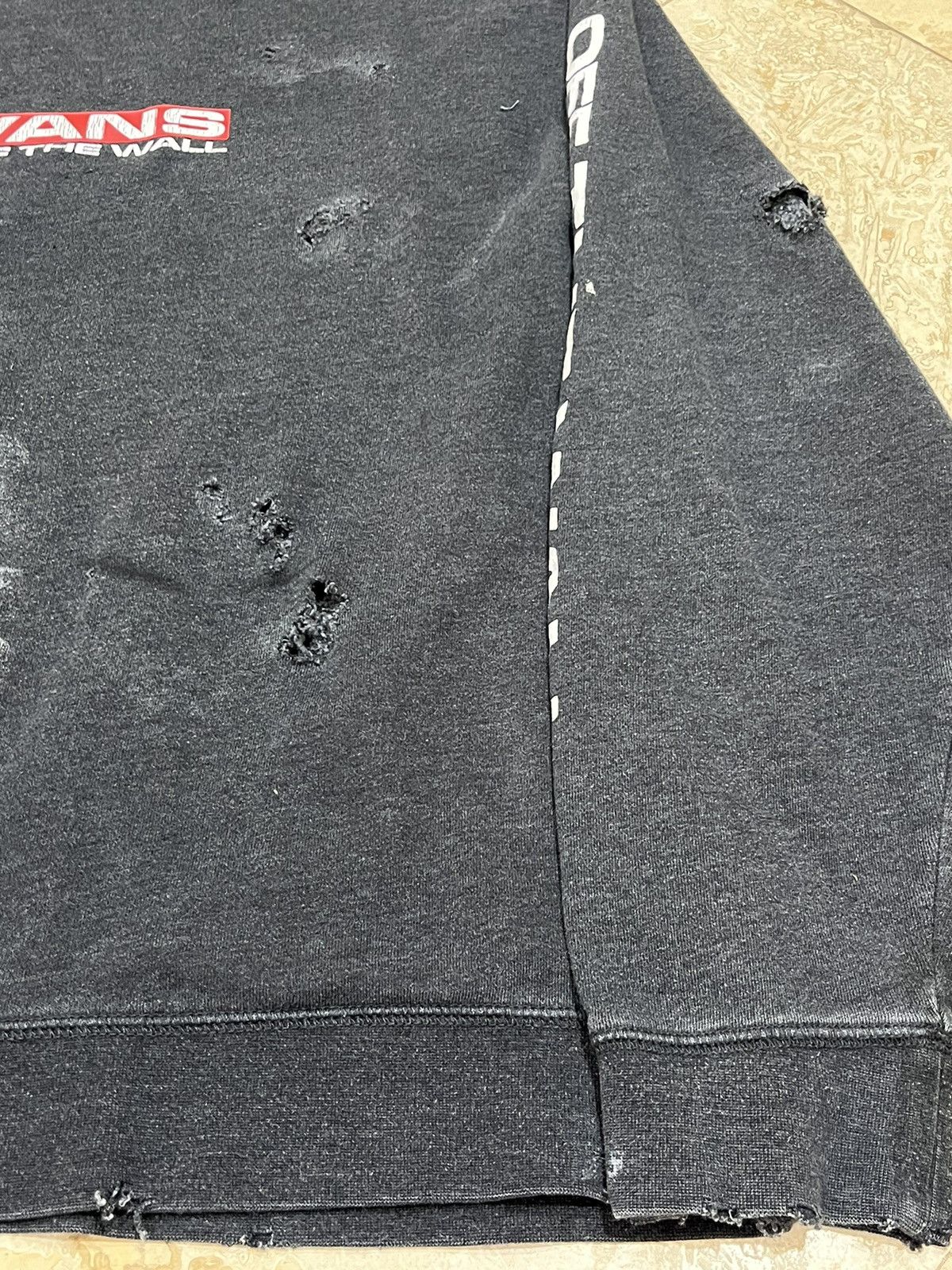 Vans × Vintage Y2K Thrashed Vans Sweatshirt Size US XL / EU 56 / 4 - 4 Thumbnail