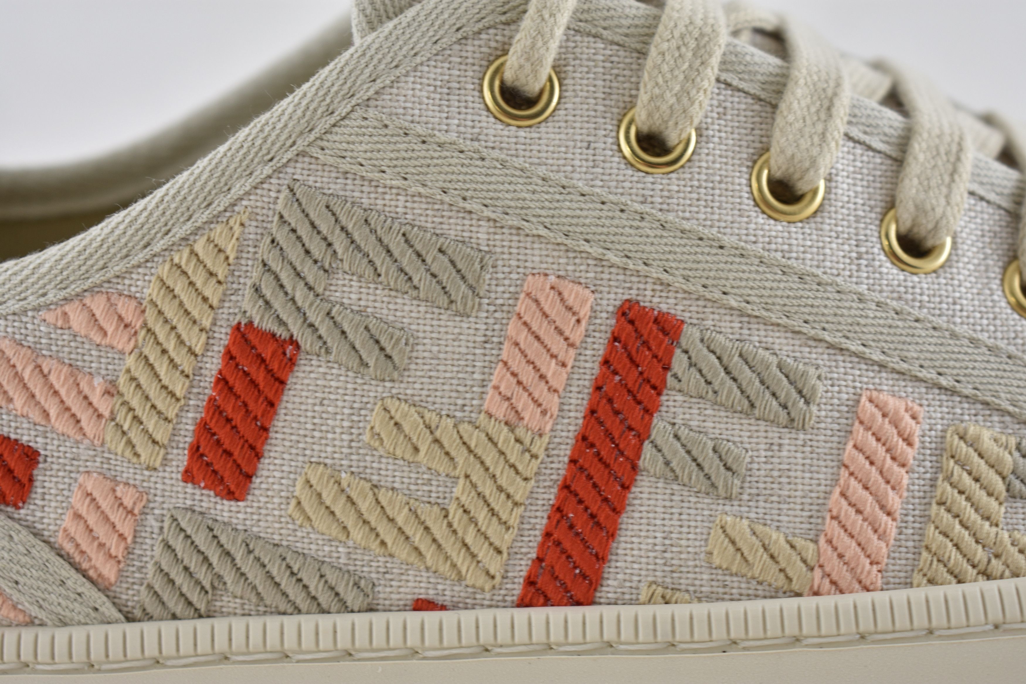 Fendi Fendi Domino Red Monogram FF Logo Low Top Sneaker 38 Size US 8 / IT 38 - 9 Thumbnail