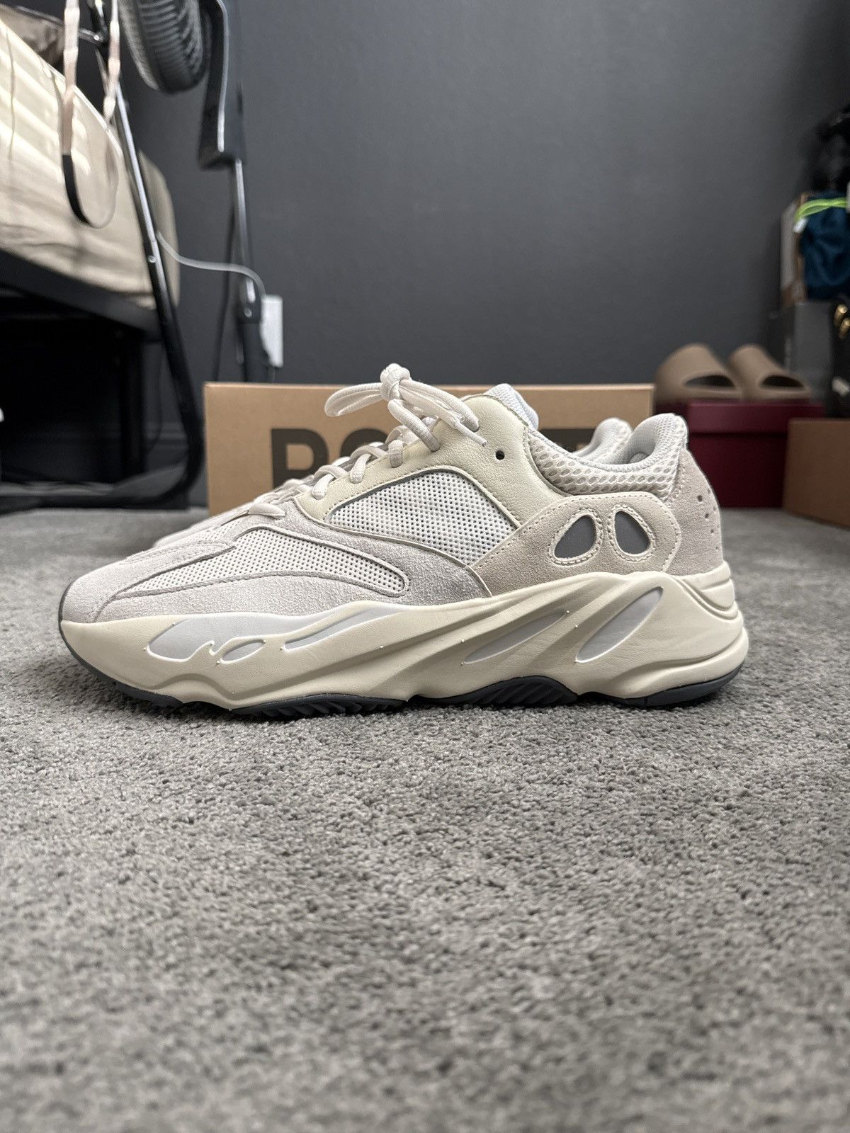 Yeezy Yeezy 700 analog Size US 10.5 / EU 43-44 - 9 Thumbnail