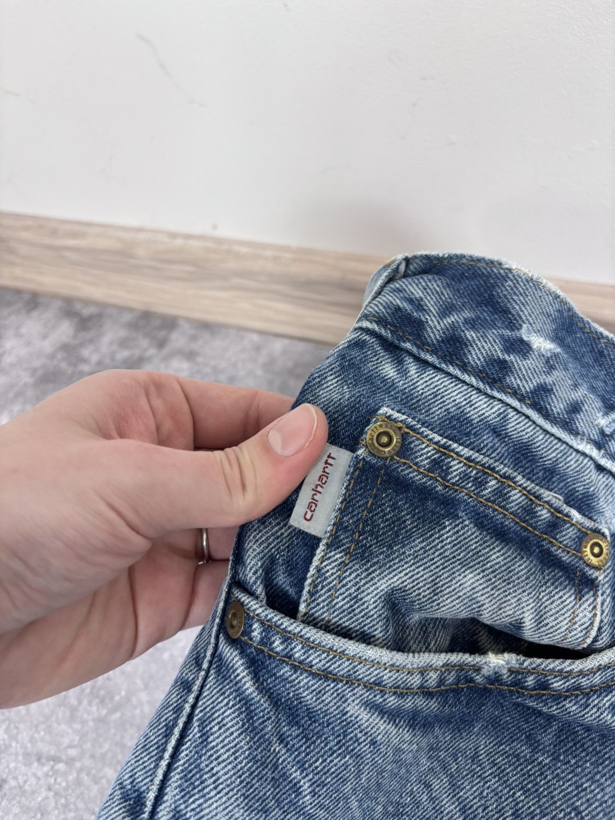 Carhartt Vintage Carhartt Men’s Faded Blue Denim Jeans Relaxed Fit Size US 33 - 17 Thumbnail