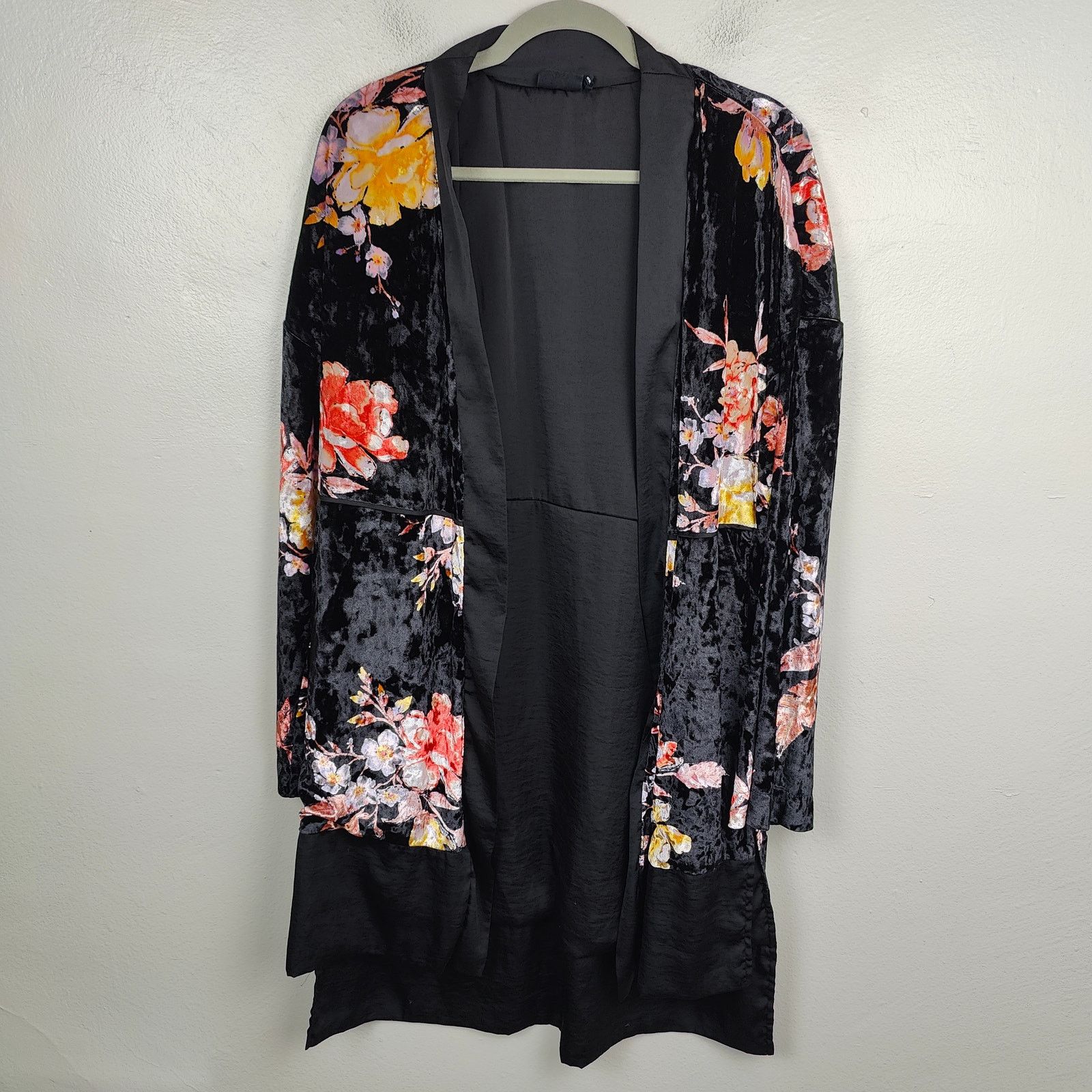 Urban Outfitters Urban Outfitters Out From Under Crushed Velvet Kimono M L Size L / US 10 / IT 46 - 1 Thumbnail