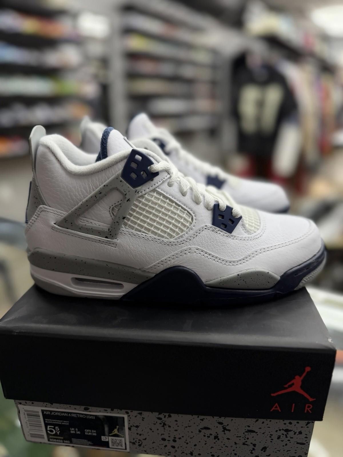 Jordan Brand Jordan 4 Retro Midnight Navy (GS) 408452-140 Size 5.5Y Size US 5.5 / EU 38 - 1 Thumbnail